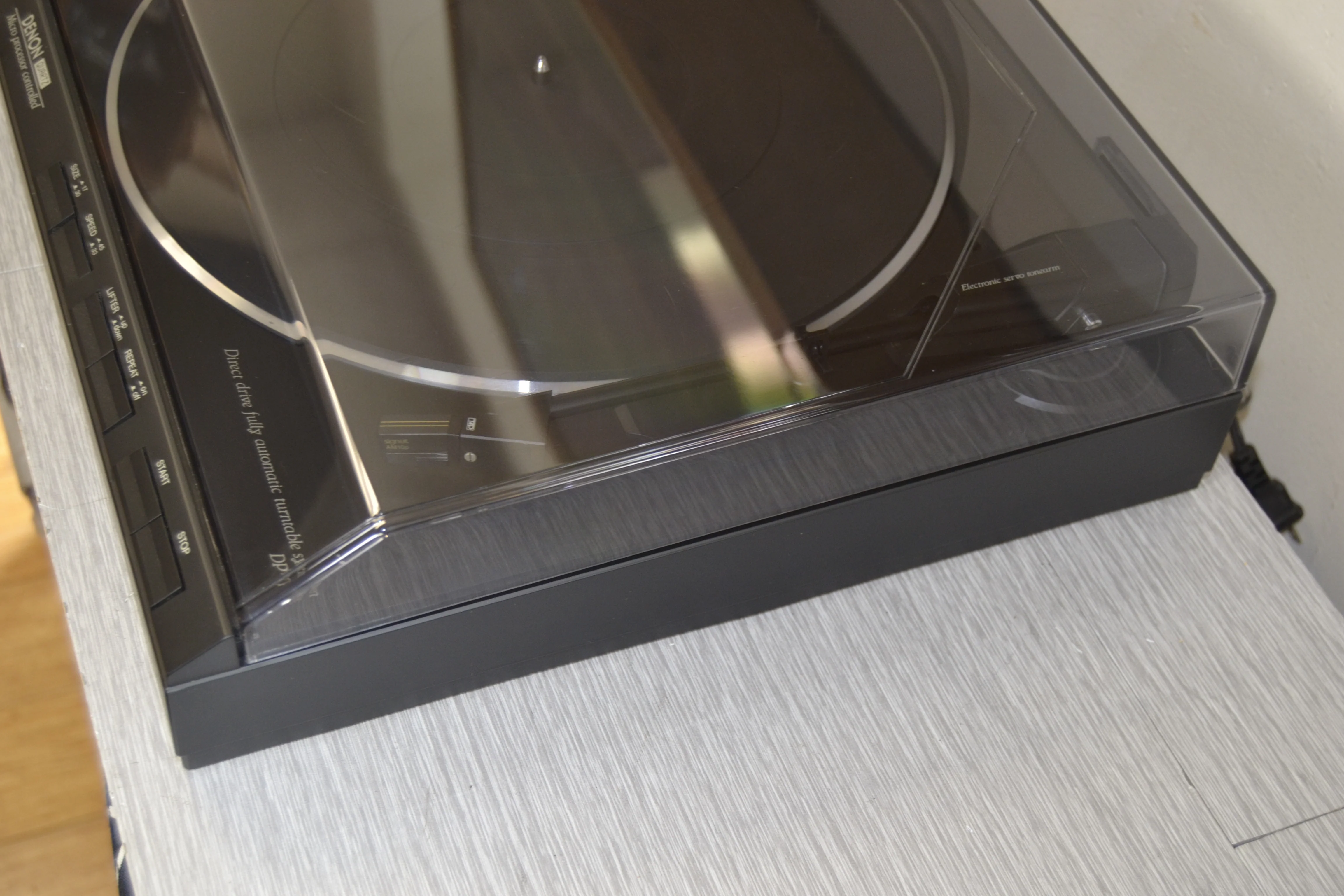 Denon DP-7F Direct Drive Fully Automatic Turntable - Image 10