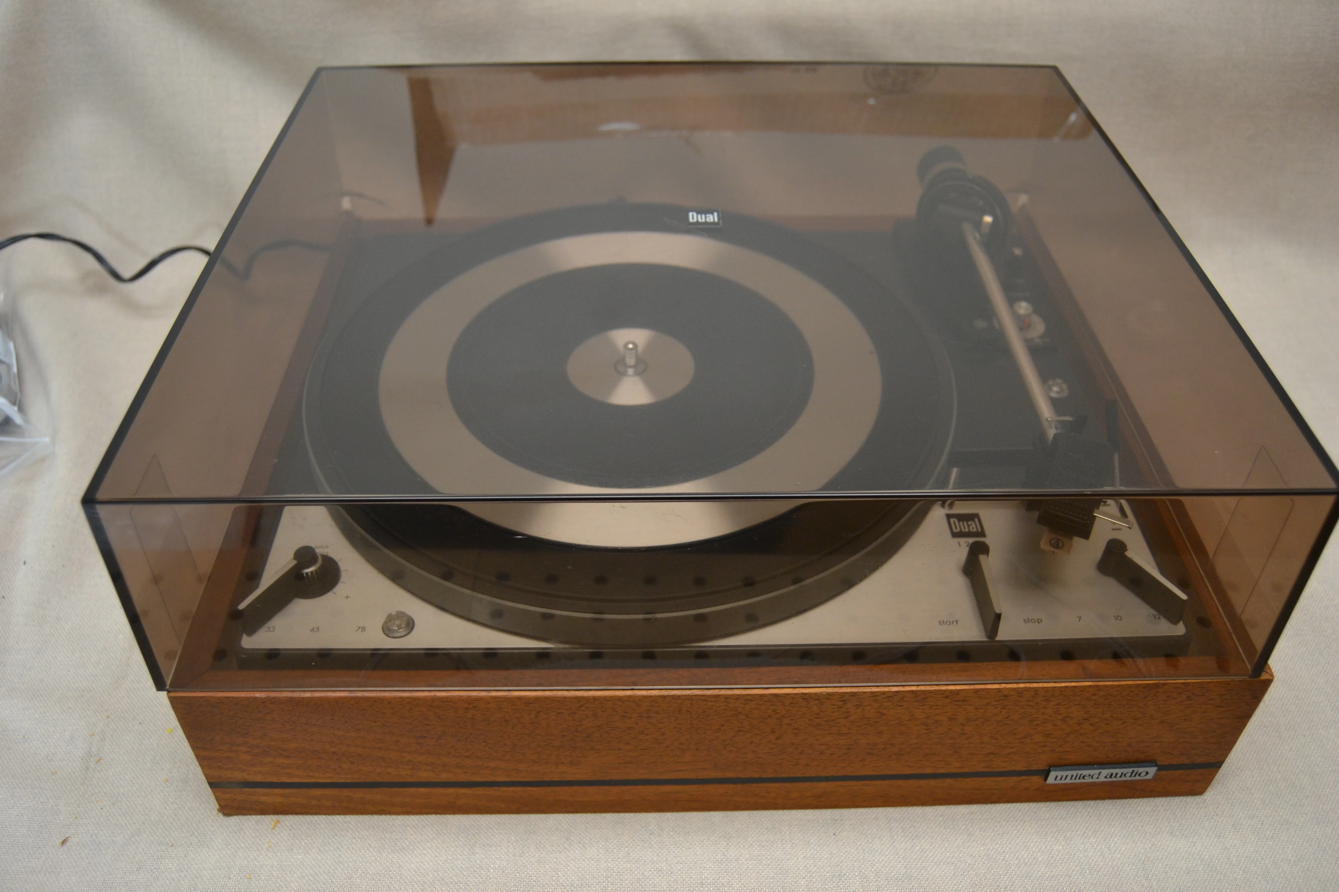 Dual 1219  3-Speed Fully-Automatic Idler-Drive Turntable (1969)