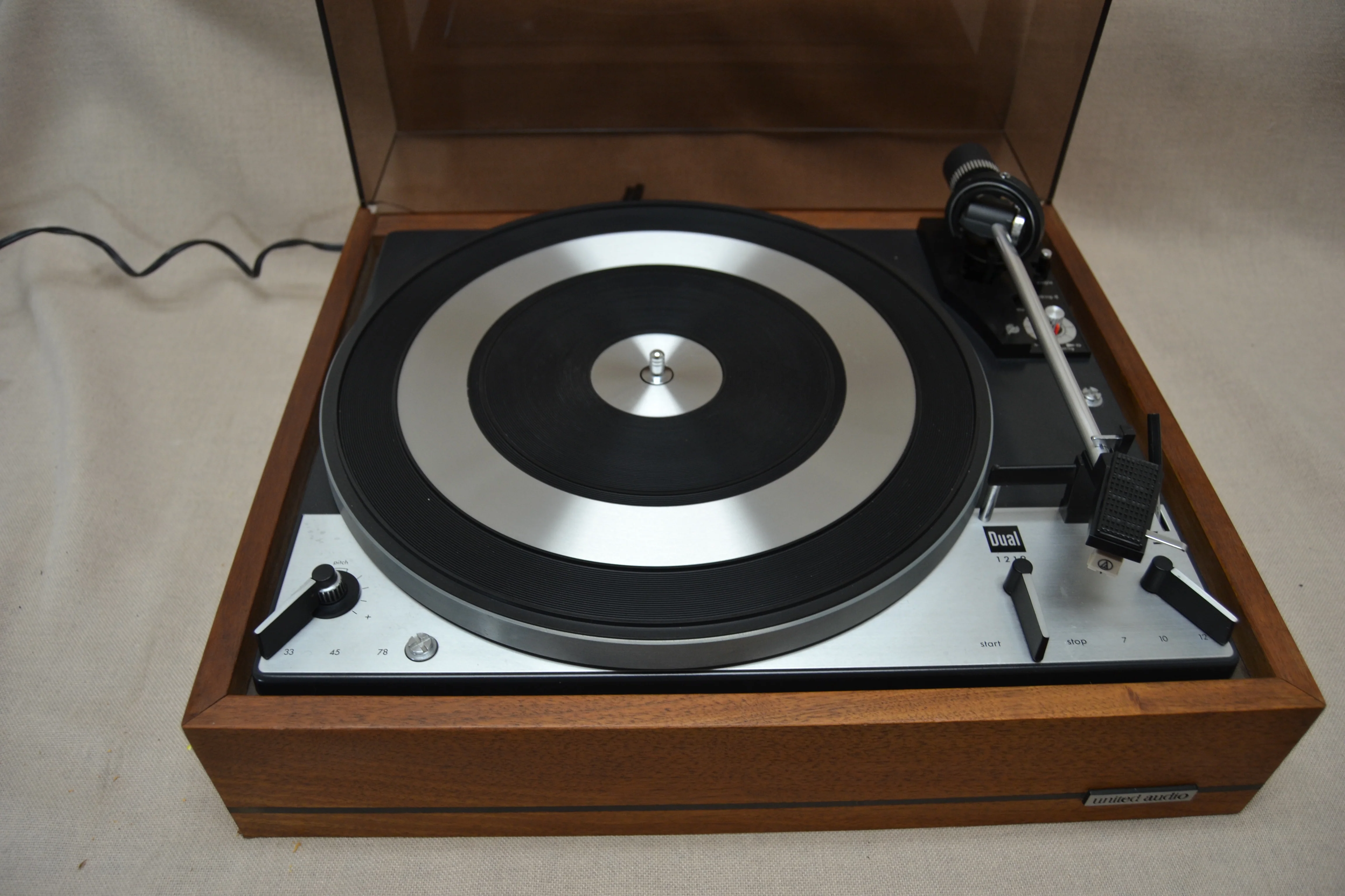 Dual 1219  3-Speed Fully-Automatic Idler-Drive Turntable (1969) - Image 4