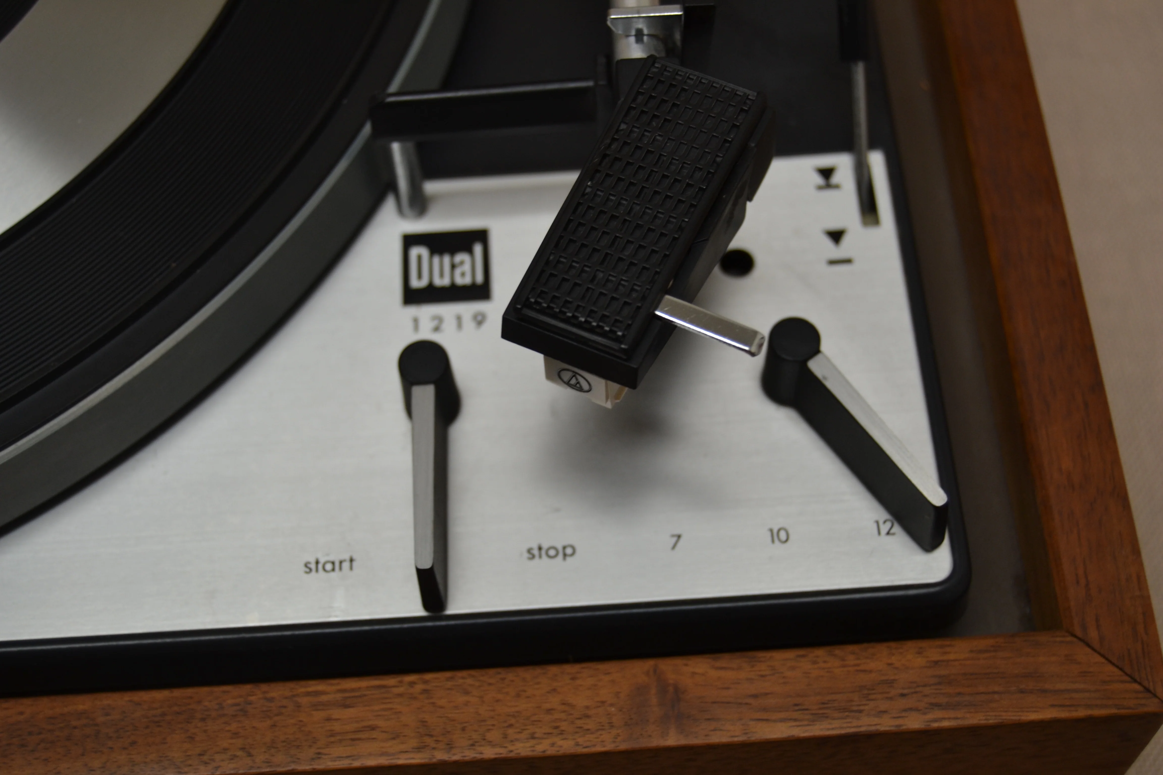 Dual 1219  3-Speed Fully-Automatic Idler-Drive Turntable (1969) - Image 6