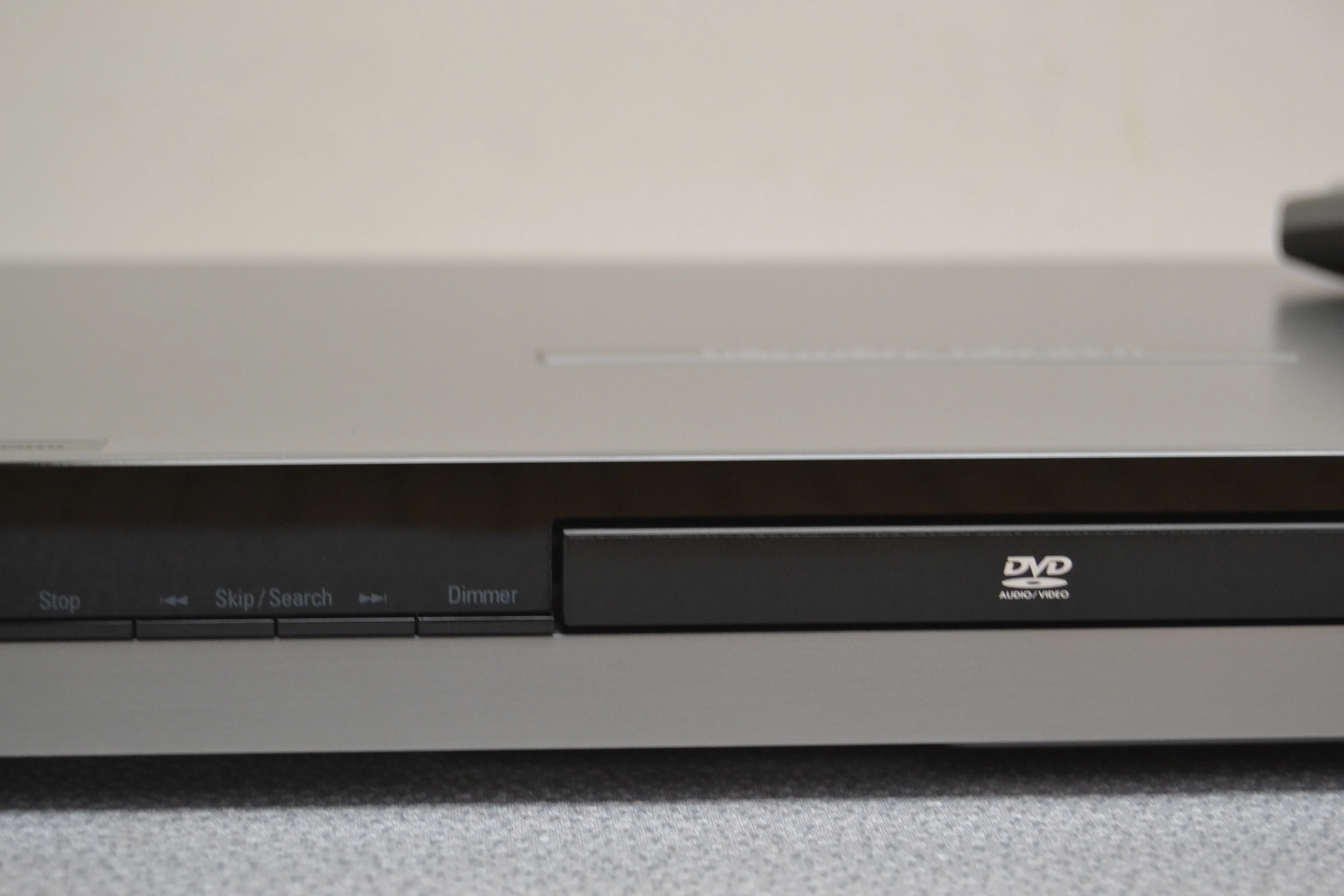 DVD 47 PROGRESSIVE-SCAN DVD AUDIO/VIDEO PLAYER WITH SACD™ and HDMI * Remote * - Image 3