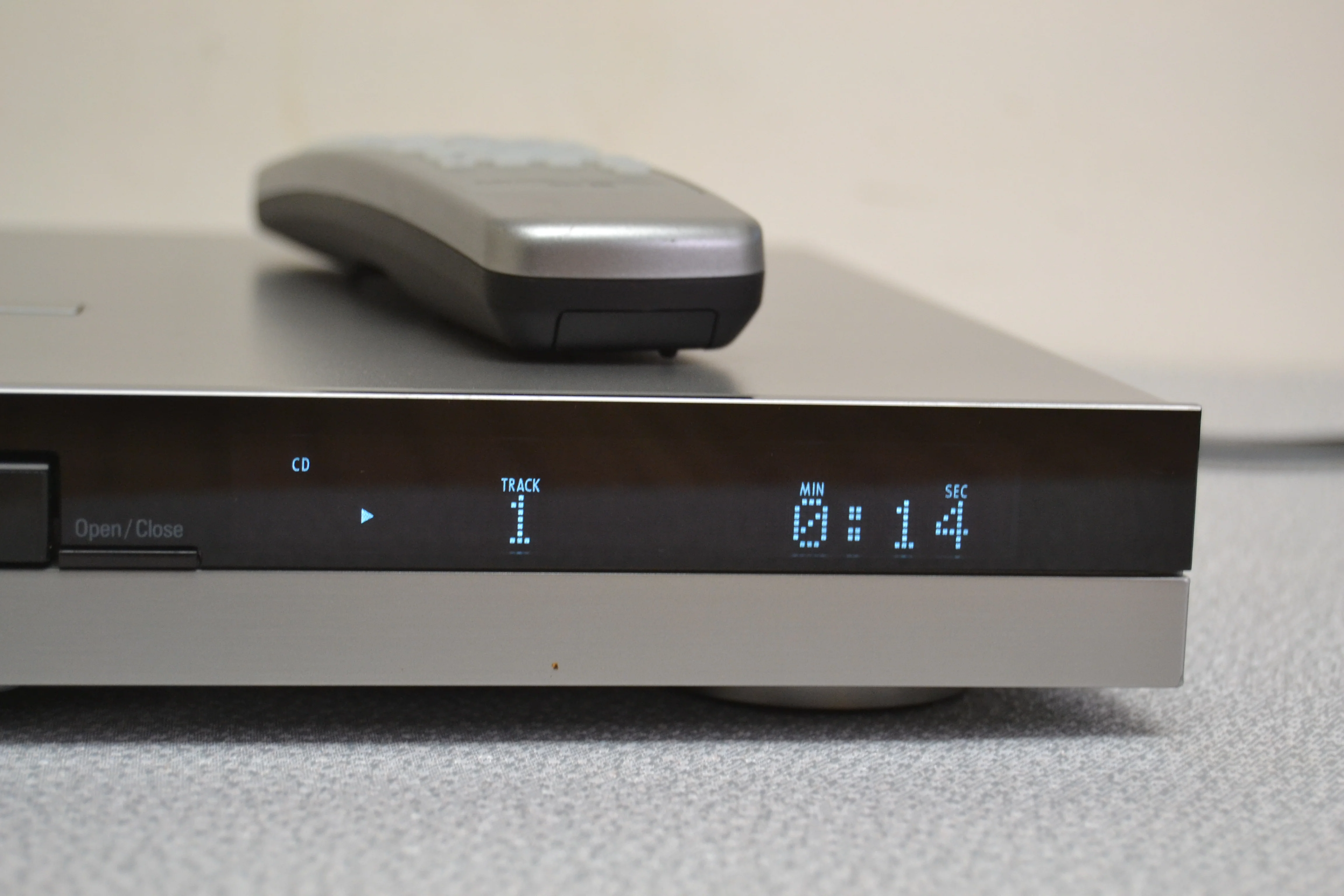 DVD 47 PROGRESSIVE-SCAN DVD AUDIO/VIDEO PLAYER WITH SACD™ and HDMI * Remote * - Image 5