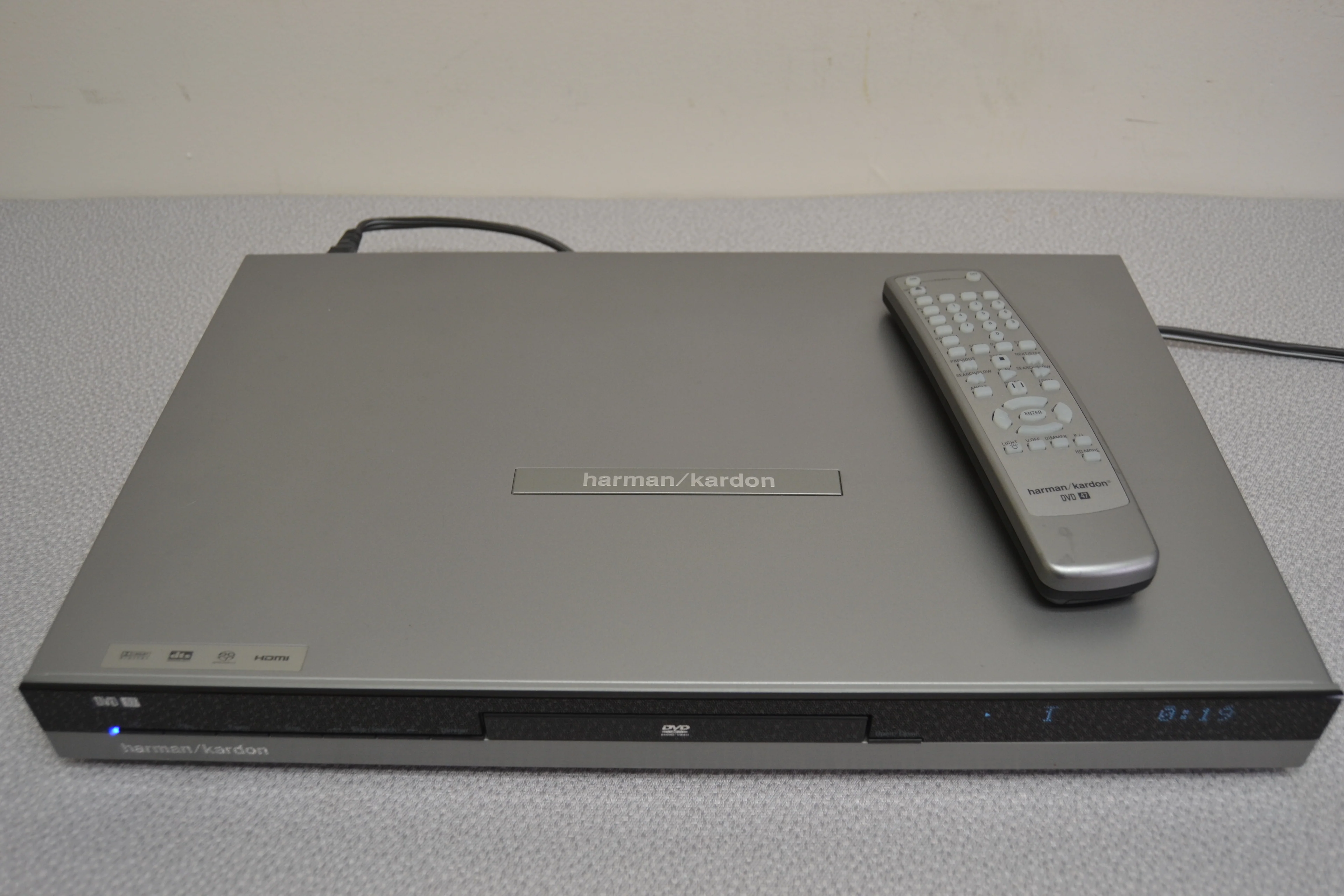 DVD 47 PROGRESSIVE-SCAN DVD AUDIO/VIDEO PLAYER WITH SACD™ and HDMI * Remote * - Image 6