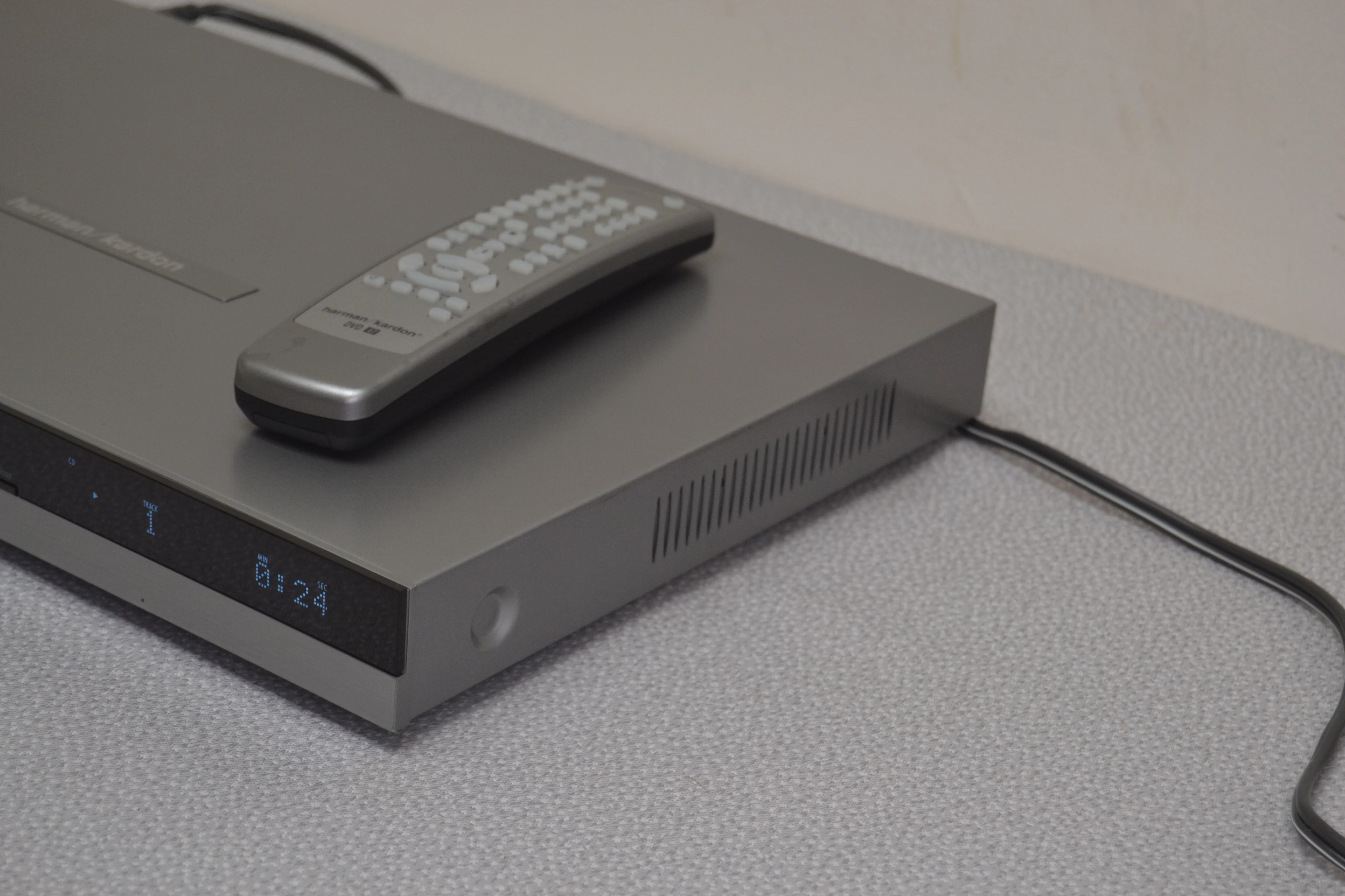 DVD 47 PROGRESSIVE-SCAN DVD AUDIO/VIDEO PLAYER WITH SACD™ and HDMI * Remote * - Image 7