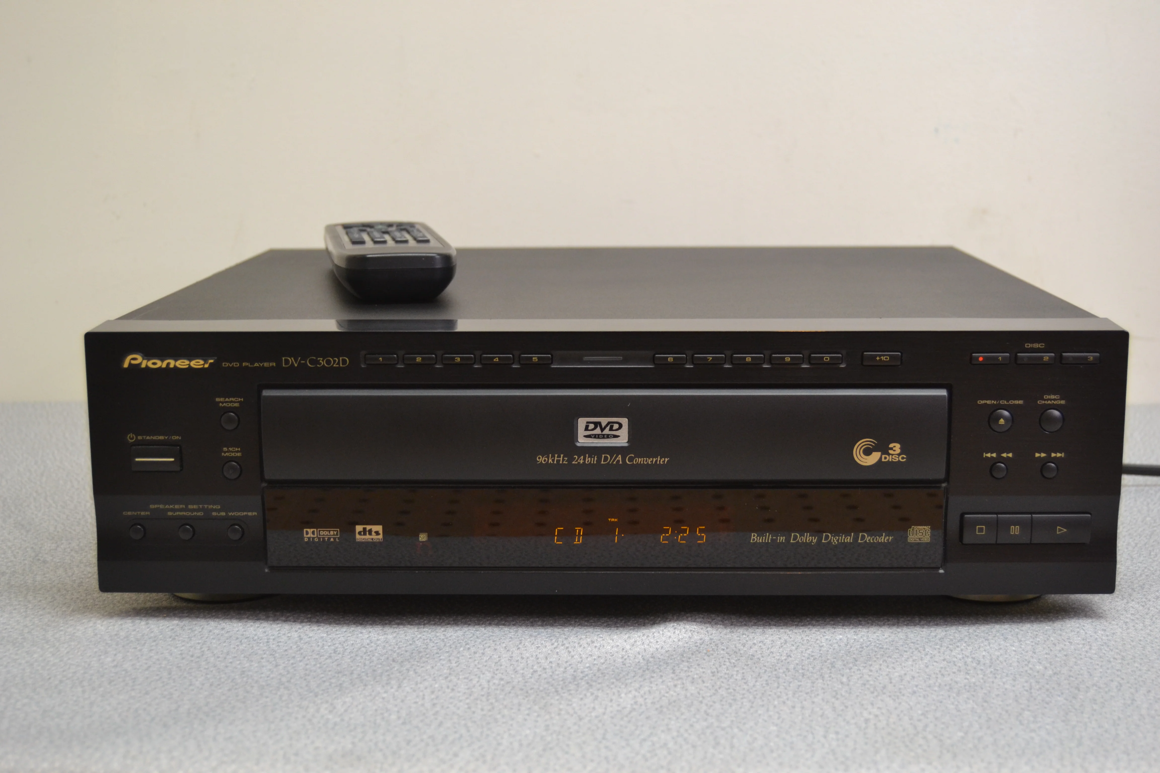 DVD/CD Changer 3 Discs * Remote Control