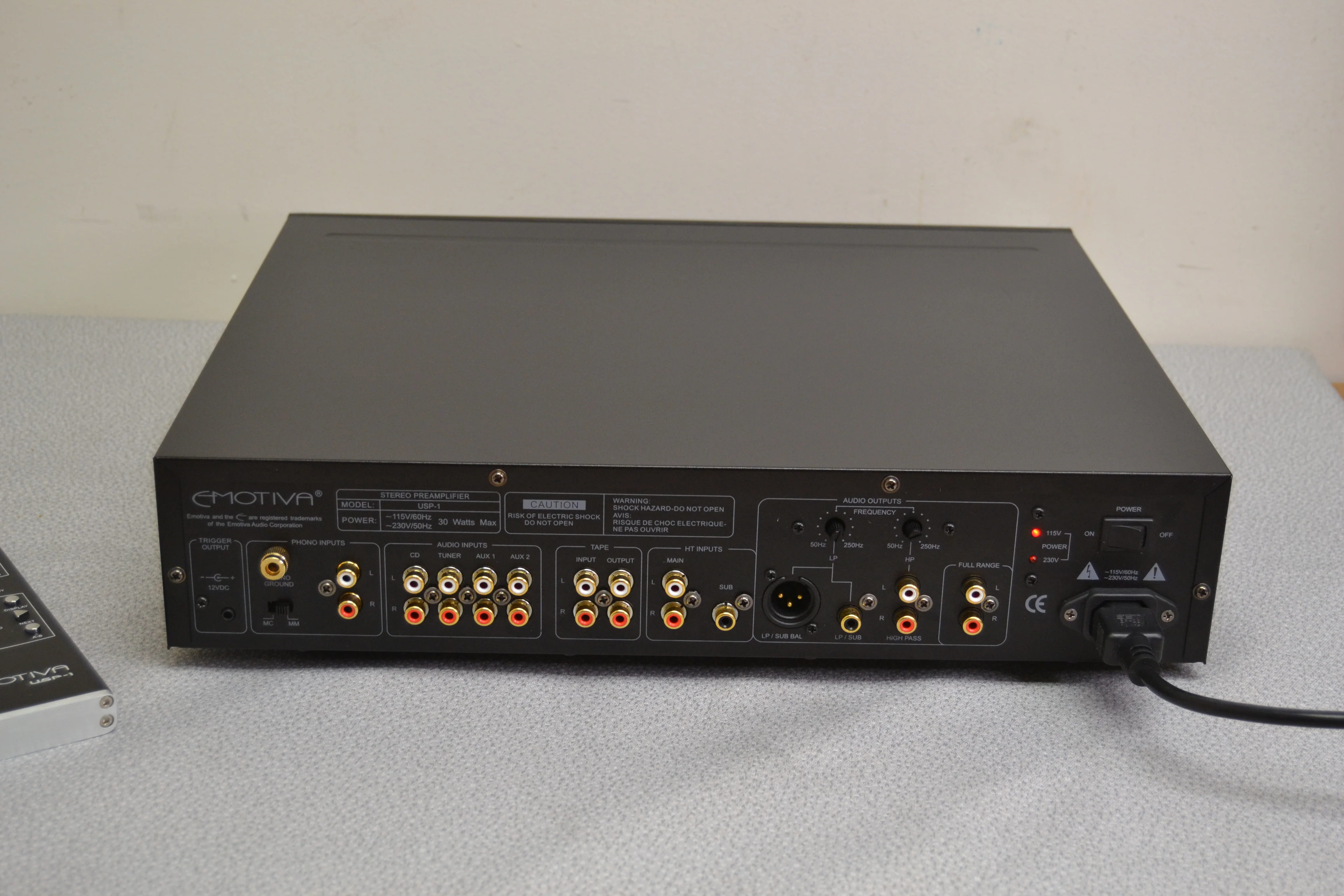 Emotiva USP-1 Stereo Preamplifier * Remote * Fully Serviced ! * MINT - Image 10
