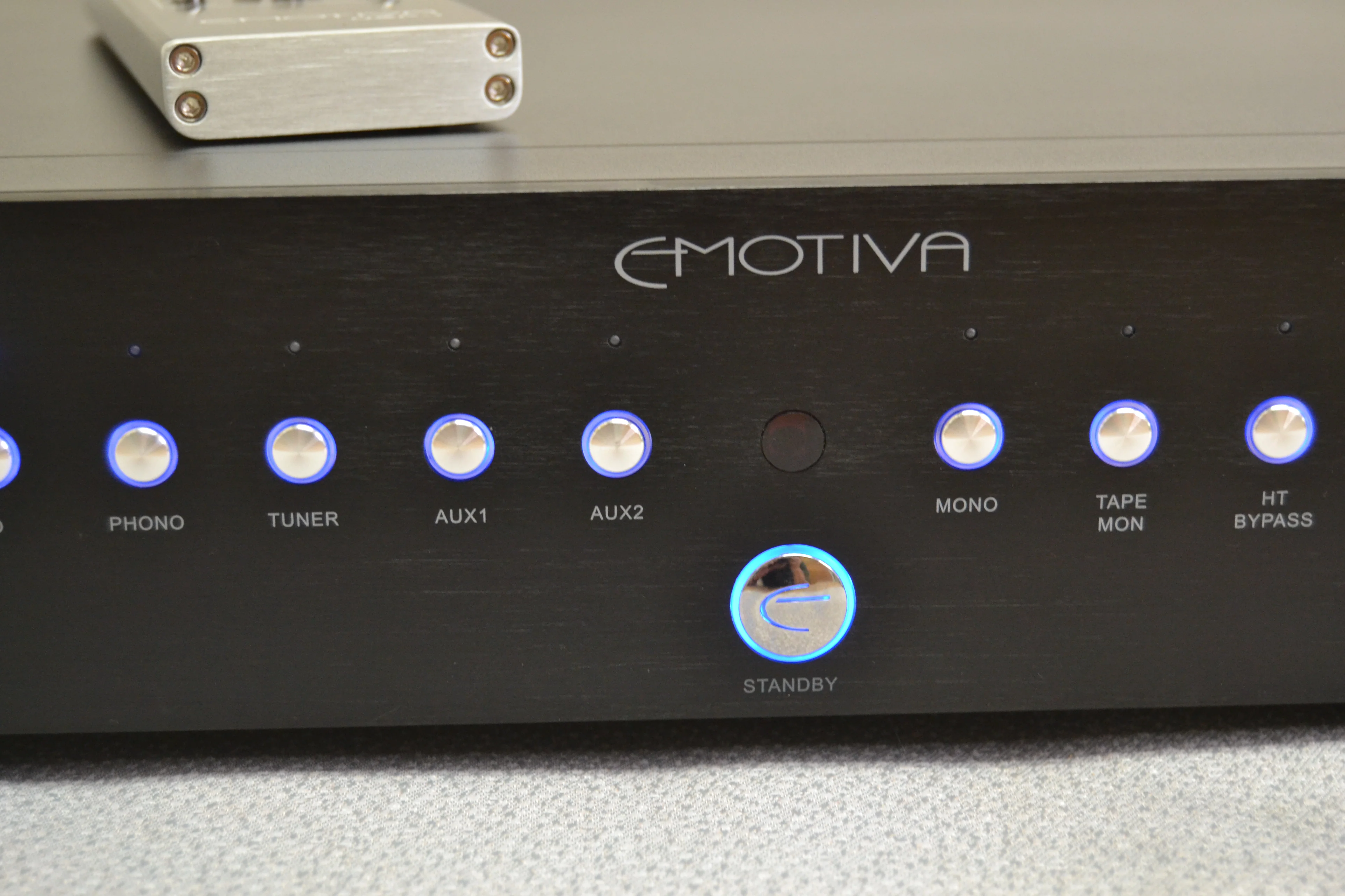 Emotiva USP-1 Stereo Preamplifier * Remote * Fully Serviced ! * MINT - Image 3