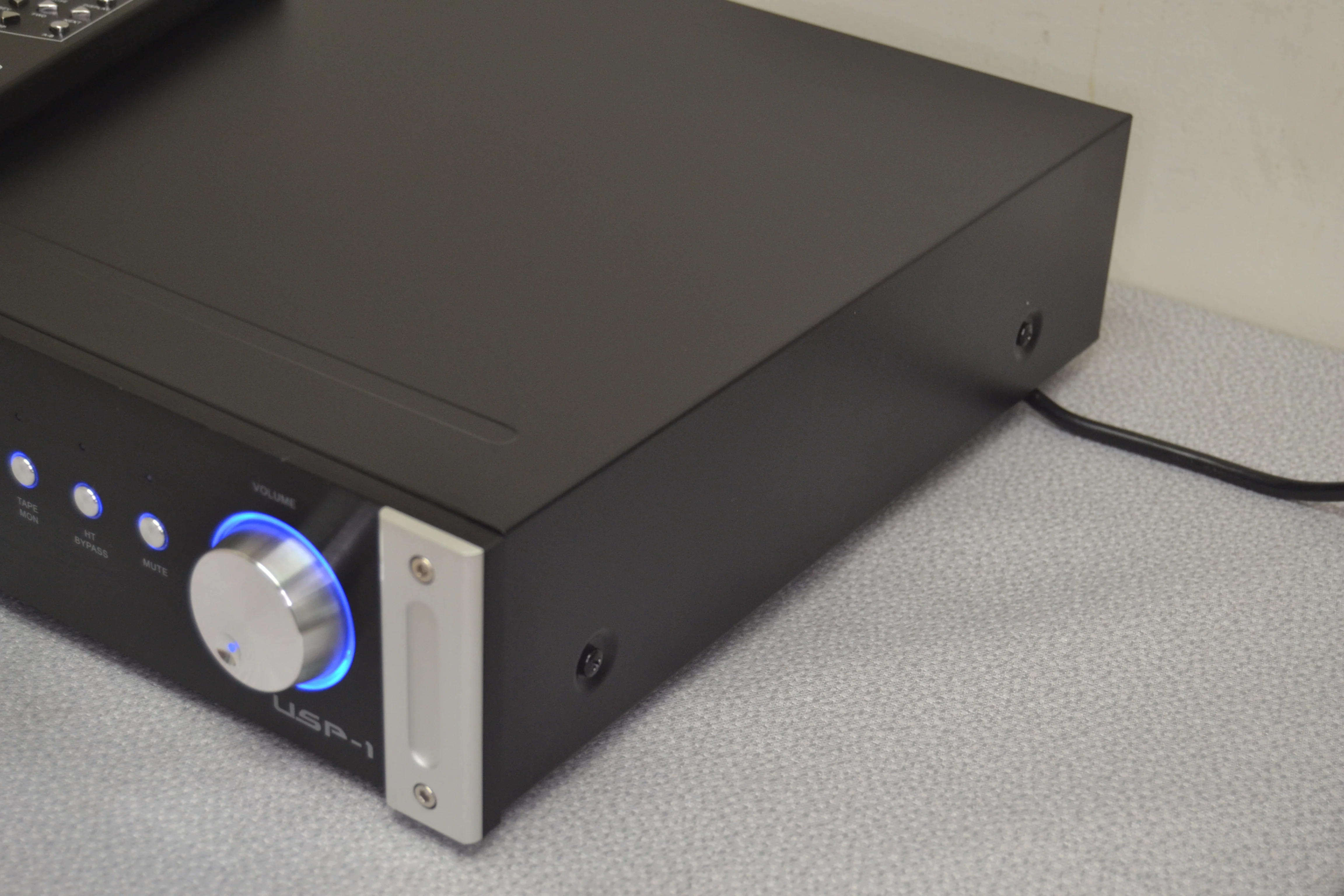 Emotiva USP-1 Stereo Preamplifier * Remote * Fully Serviced ! * MINT - Image 8