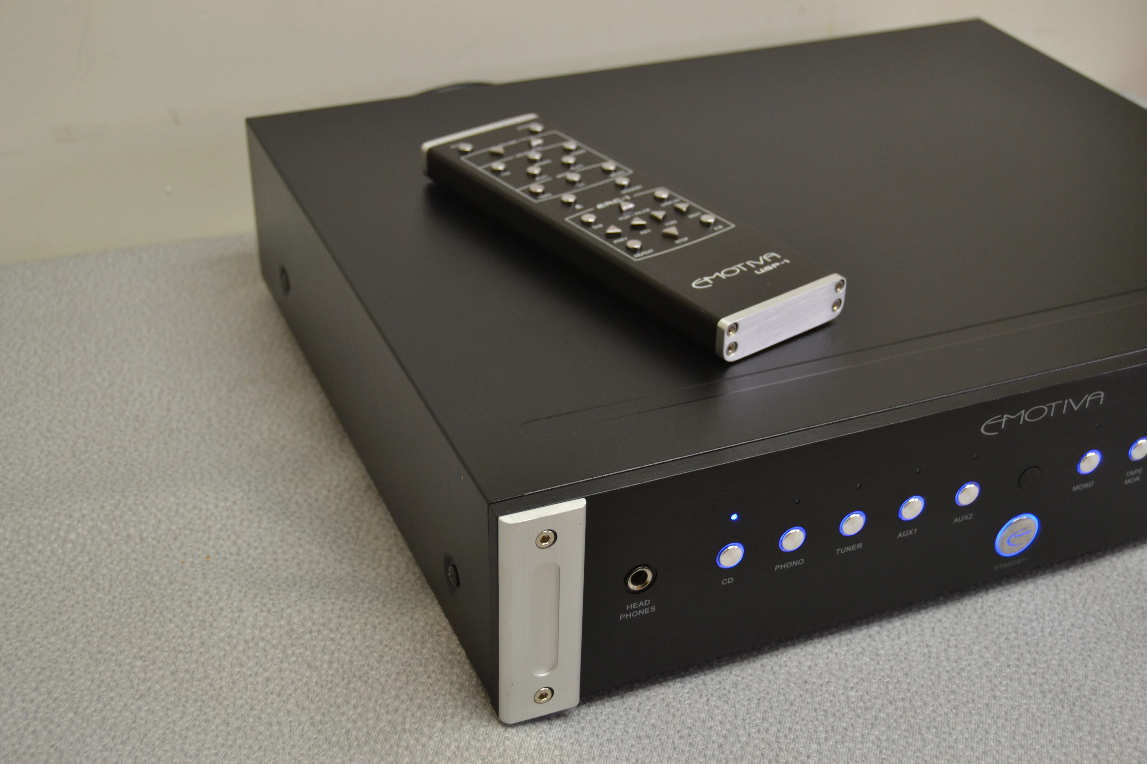 Emotiva USP-1 Stereo Preamplifier * Remote * Fully Serviced ! * MINT - Image 9