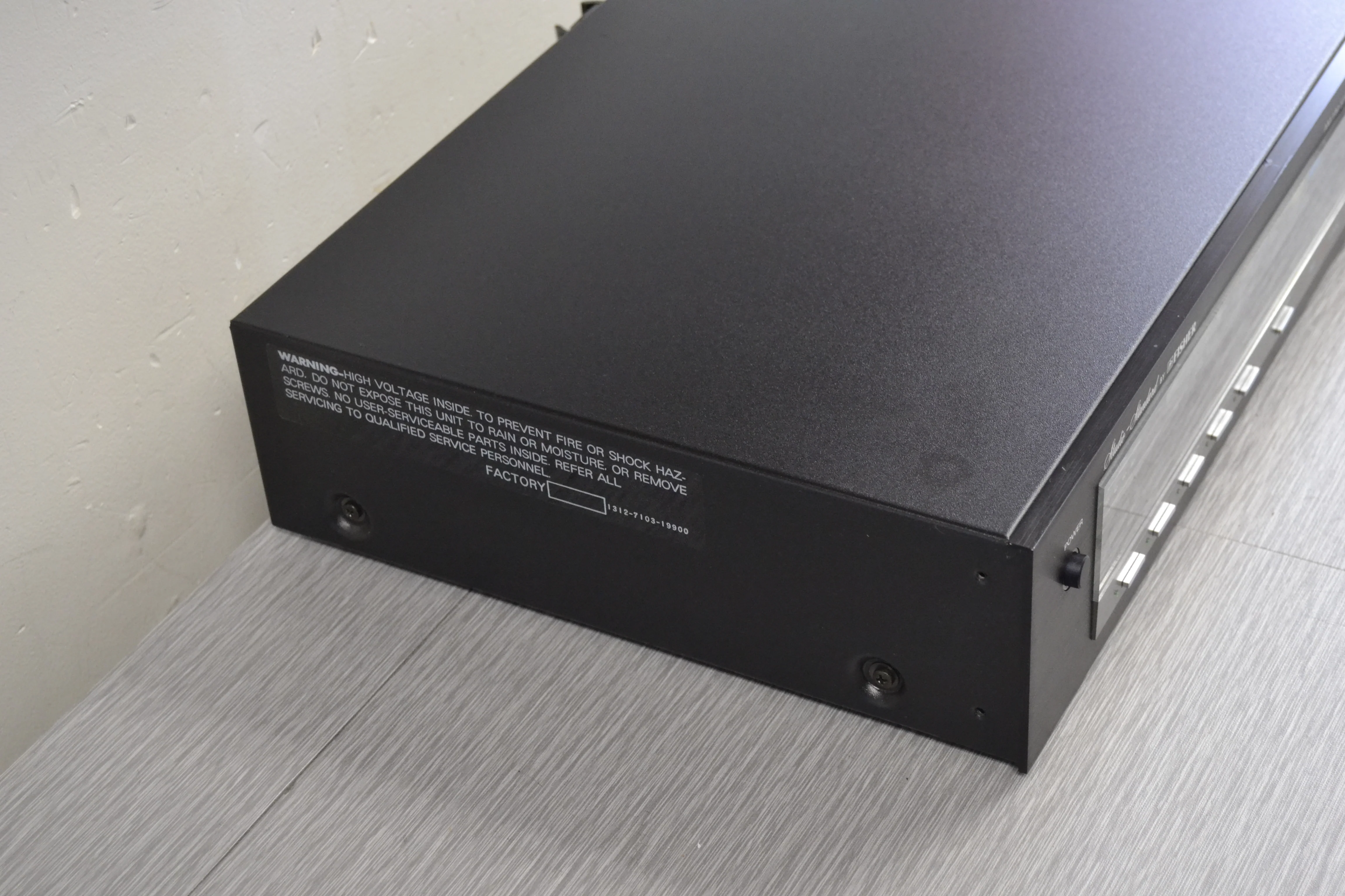 Fisher FM-660 Stereo Tuner - Image 7