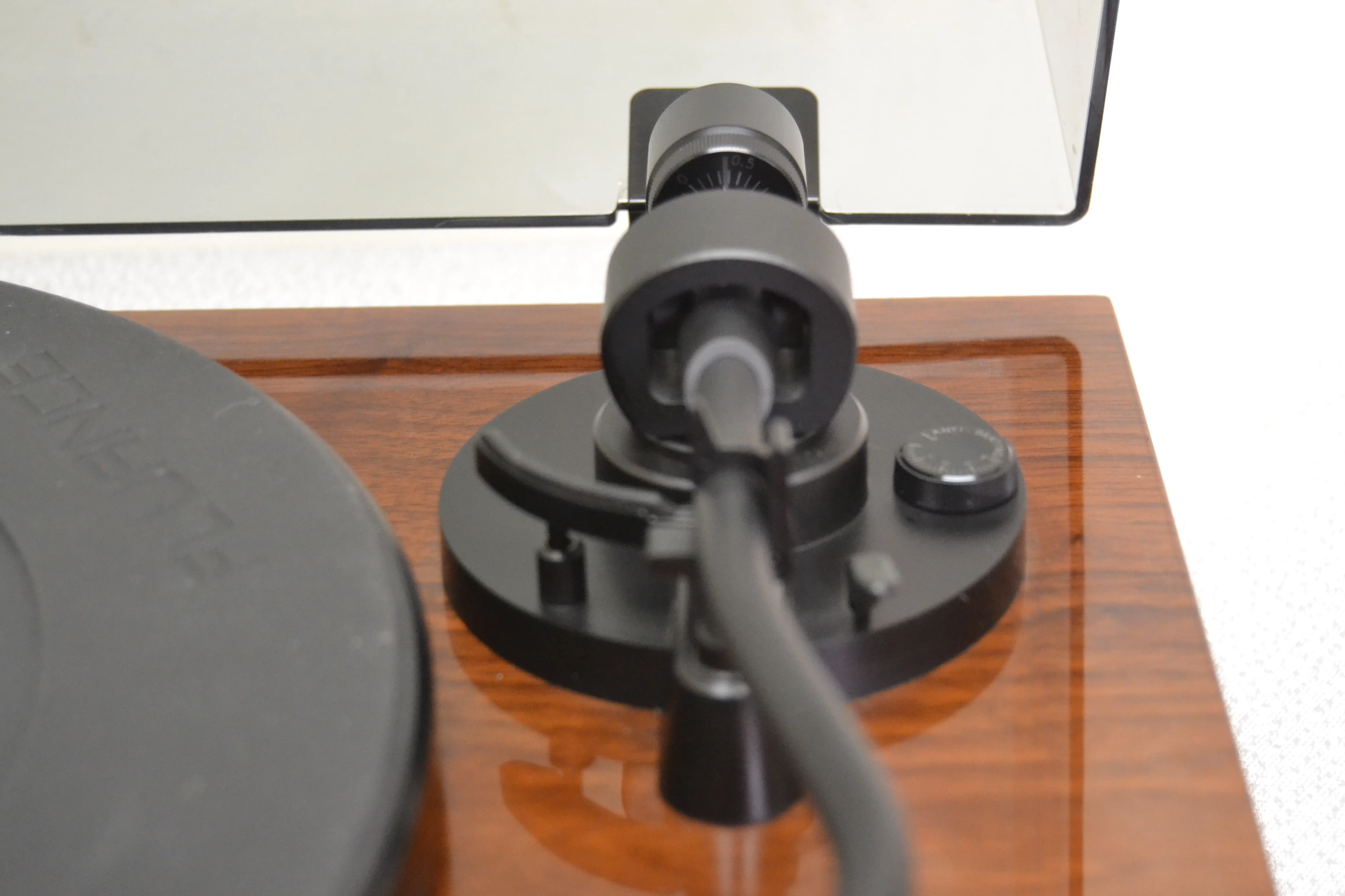Fluance RT81 Belt Drive Turntable - Image 6