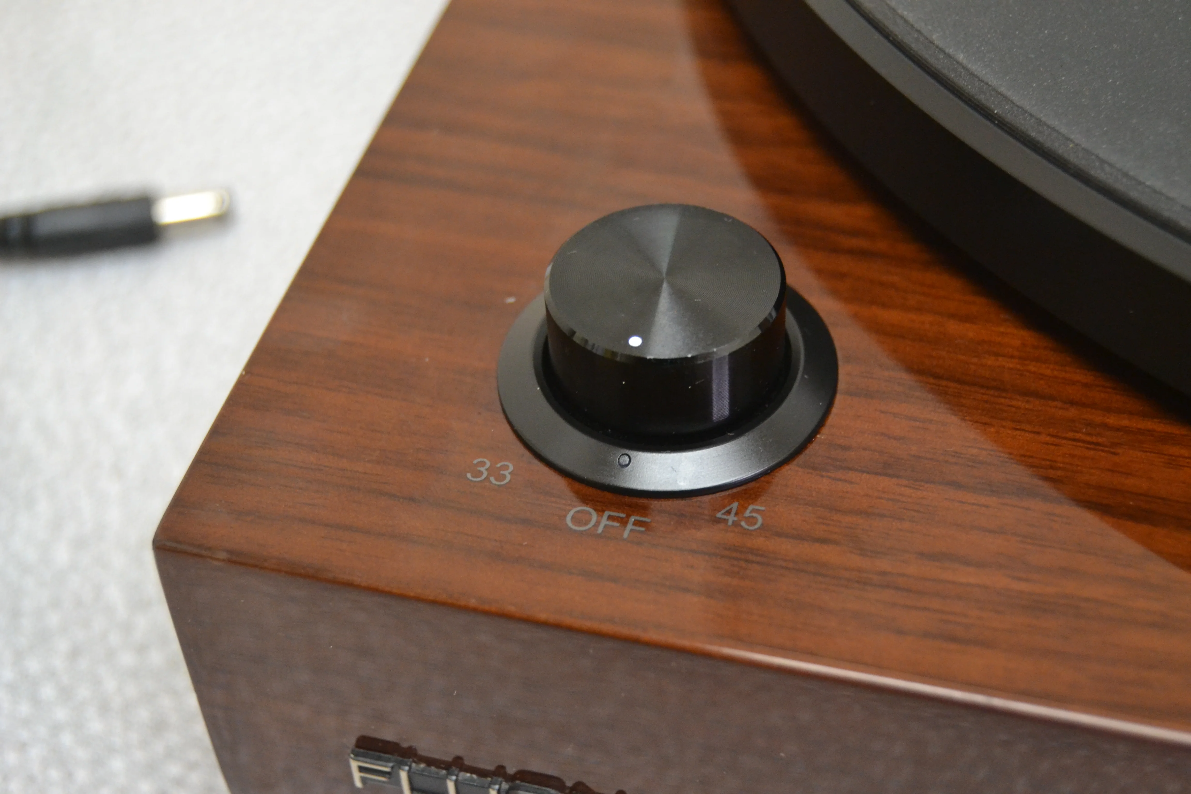 Fluance RT81 Belt Drive Turntable - Image 7