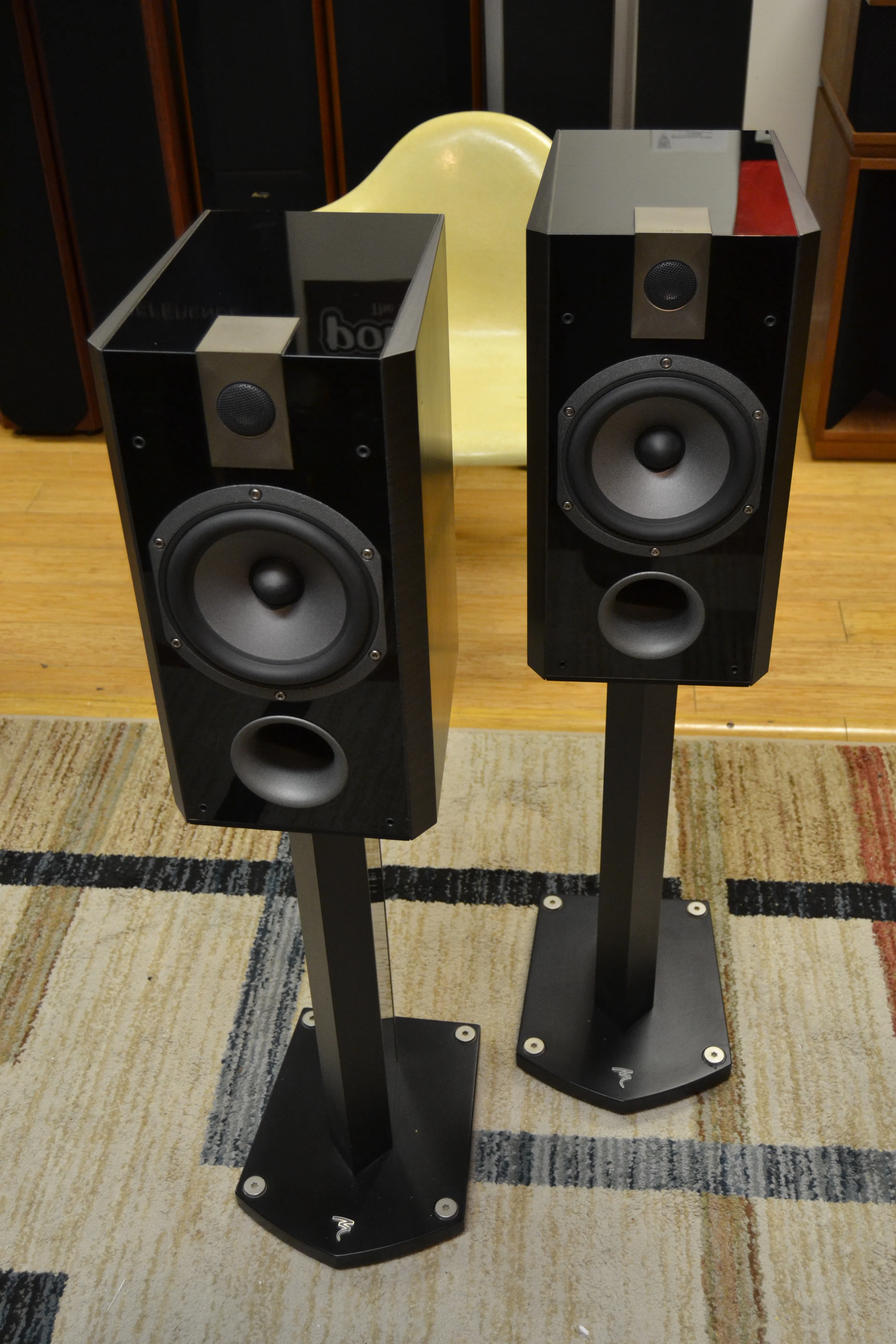 FOCAL Chorus 5 807V Bookshelf with Original Stands - Image 2