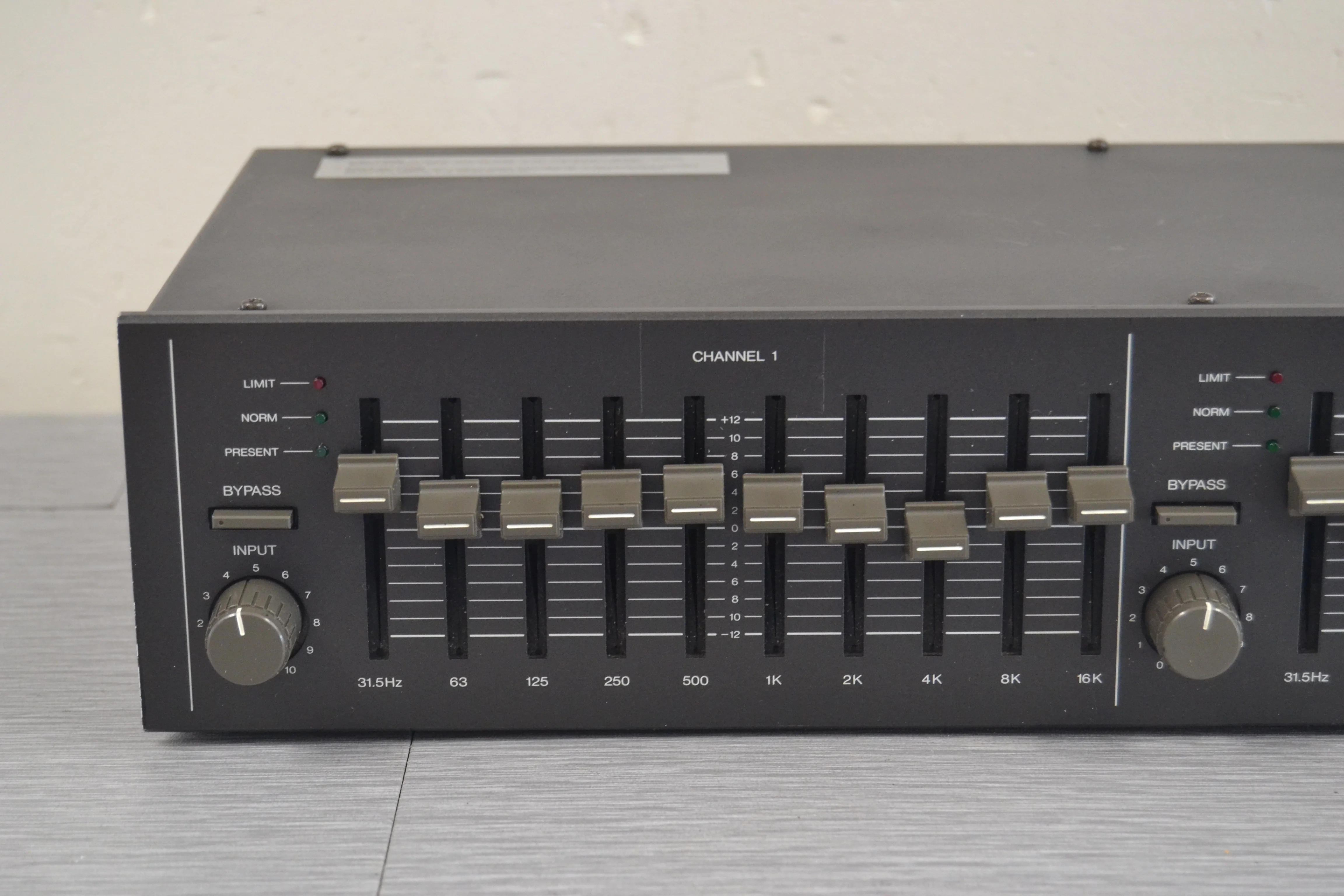 Fostex 3030 Graphic Equalizer - Image 2