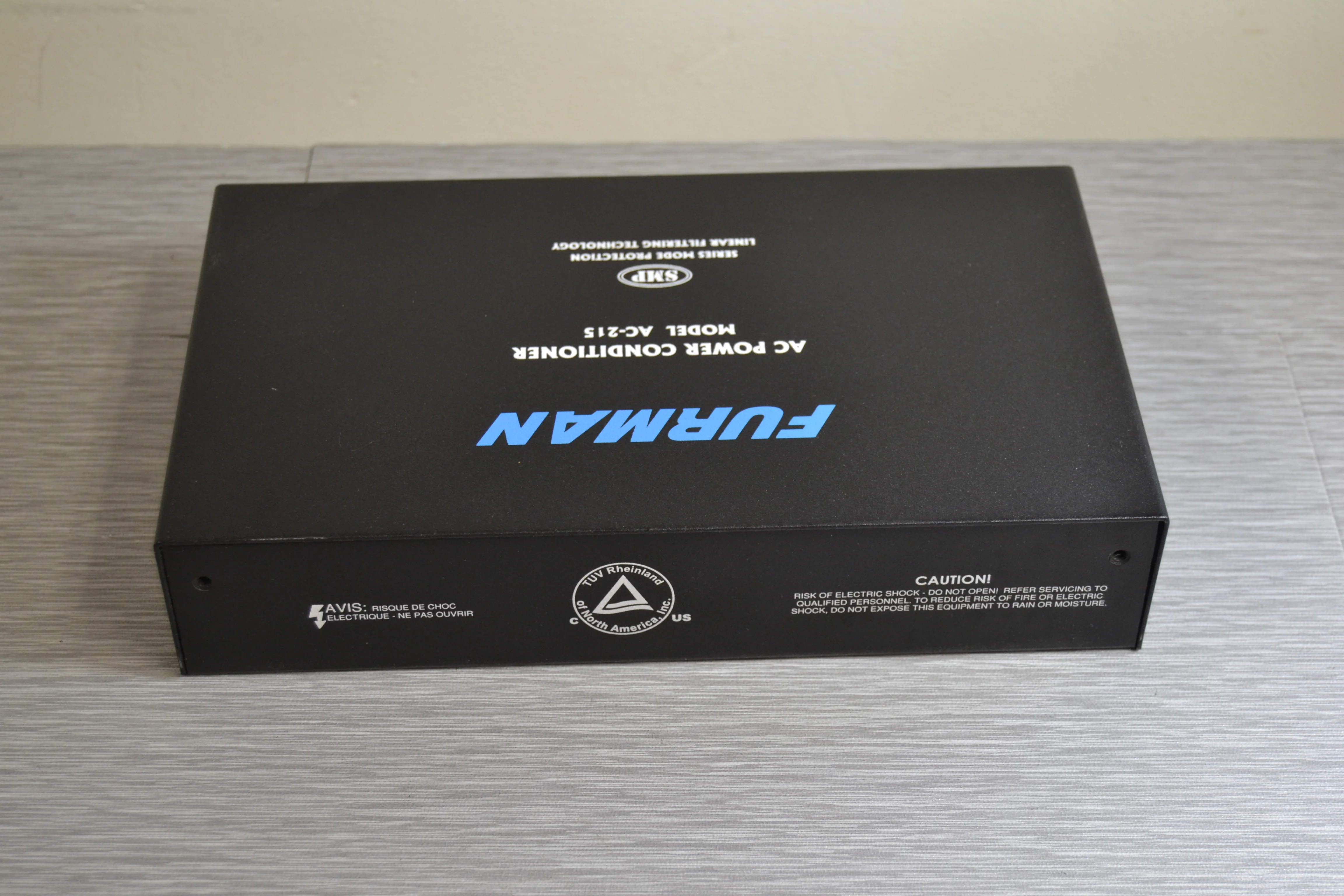 Furman AC-215 Compact Power Conditioner - Image 4