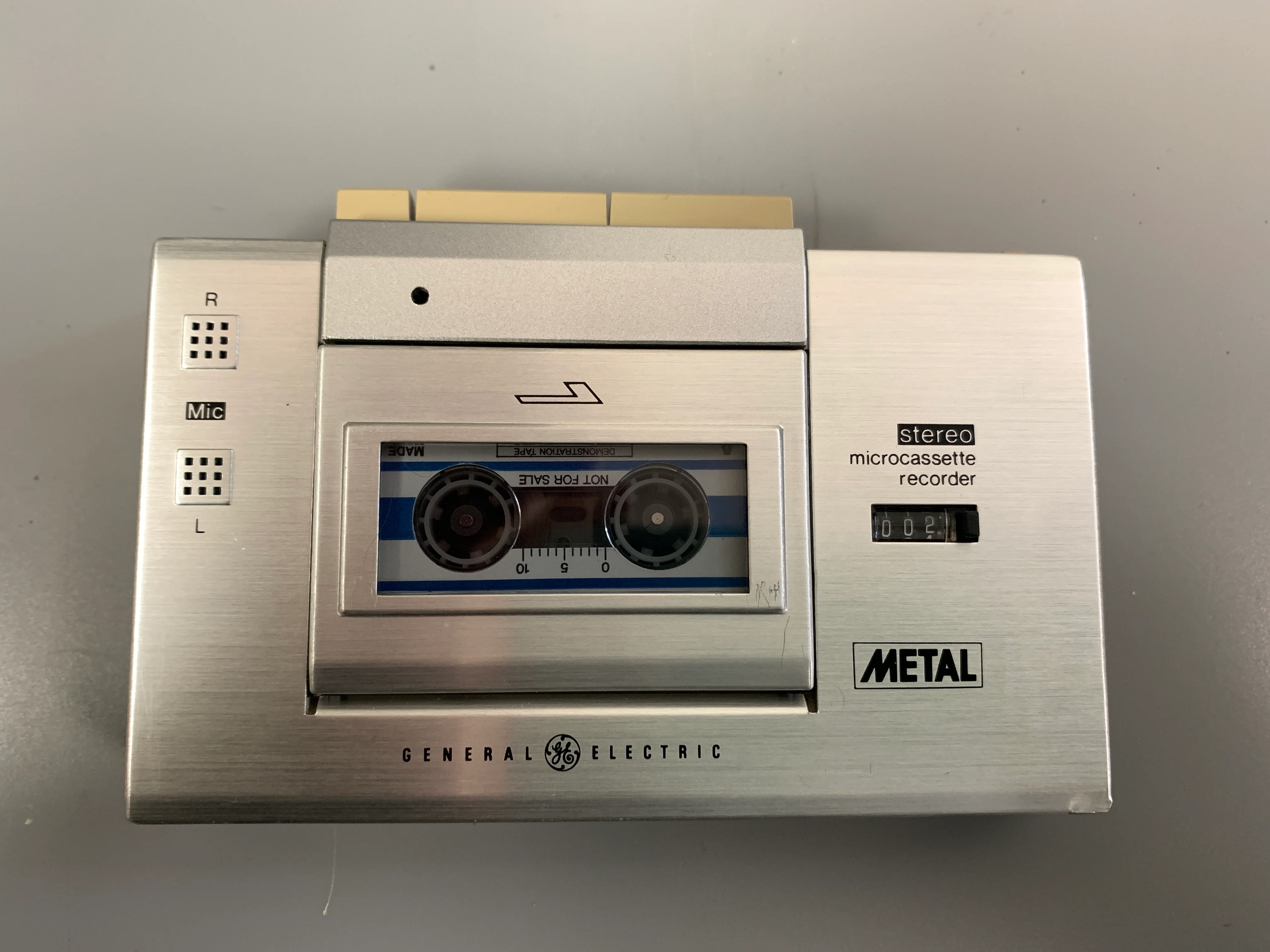 General Electric 4CM3326X BoomBox * TV * Micro-Cassette Walkman - Image 8