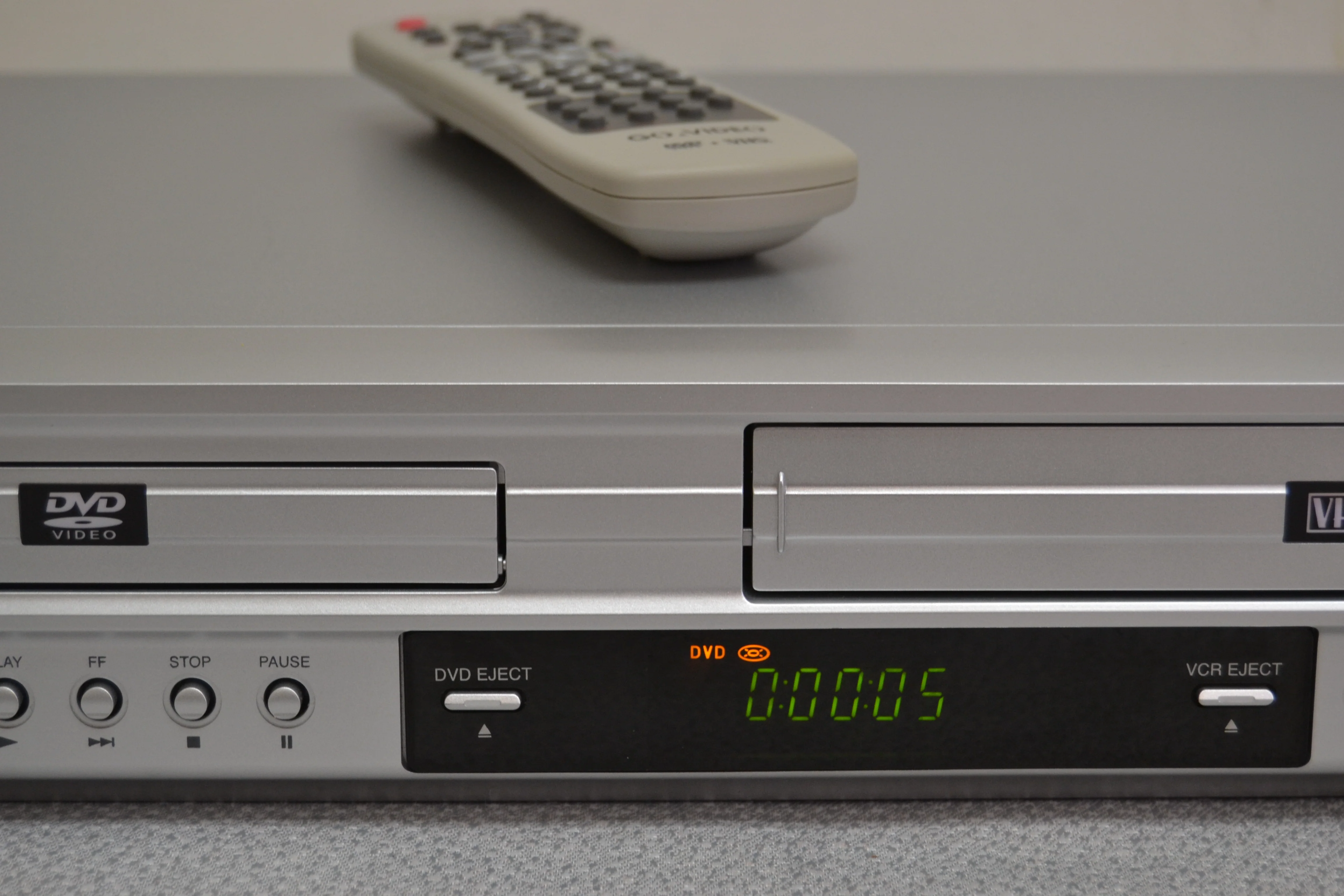 Go Video DV-214D VHS/DVD Combo Player * Fully Serviced * Remote Control - Image 3