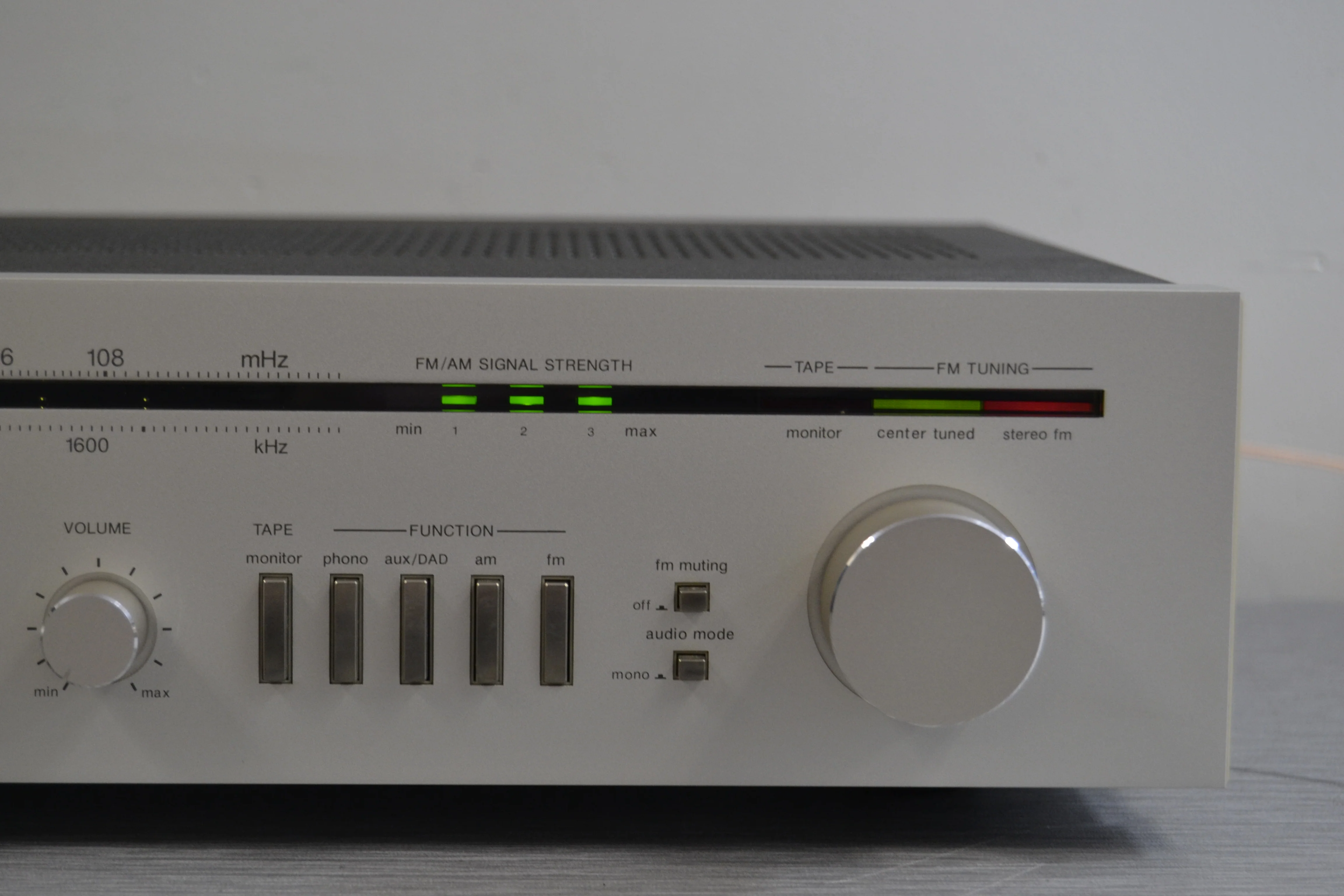 Harman Kardon HK330i Stereo Receiver * 20W RMS * 1983 - Image 4