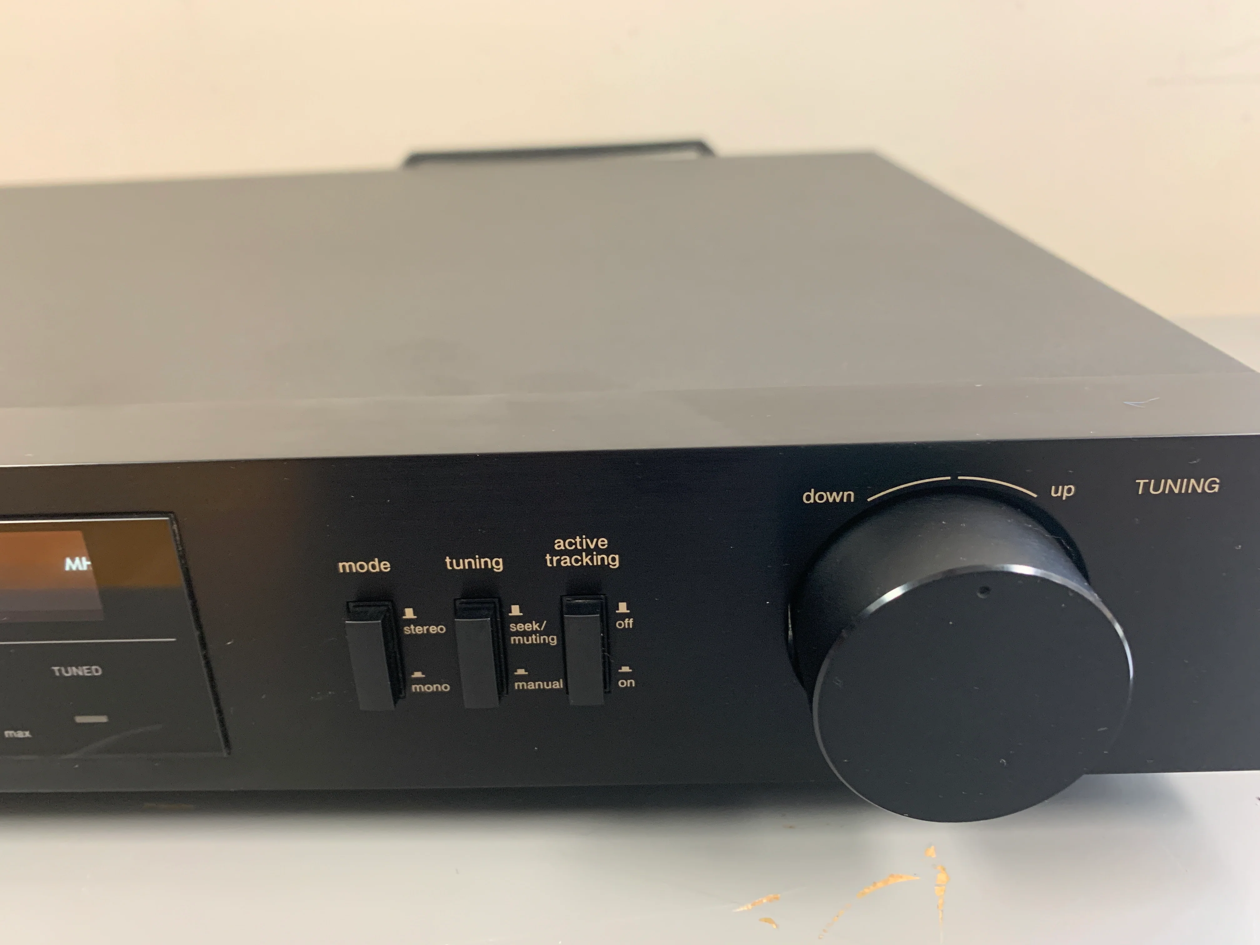 Harman Kardon TU920 Stereo Tuner - Image 4