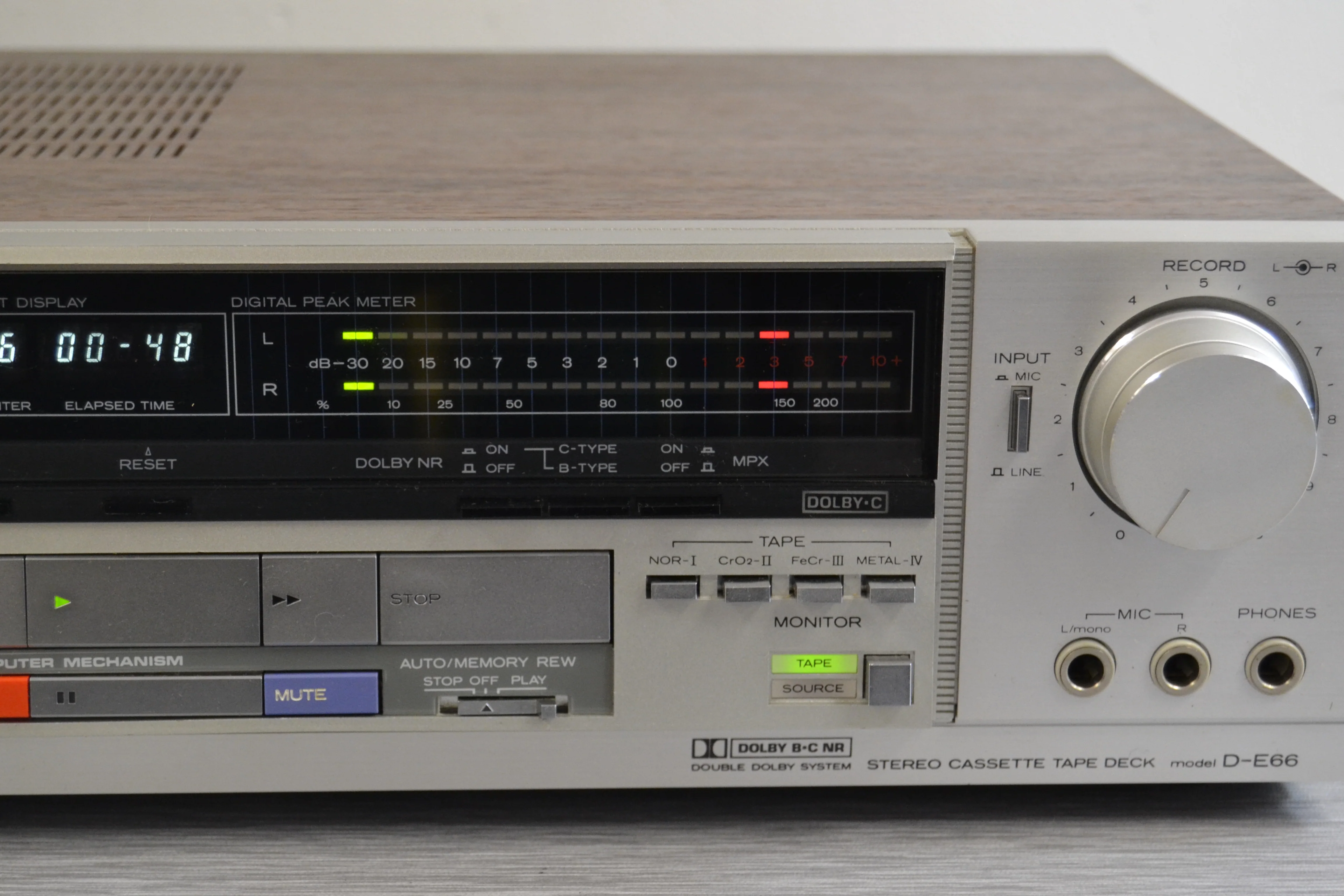 Hitachi D-E66 Single Cassette Deck * 3 Heads * New Belts * Manual - Image 4