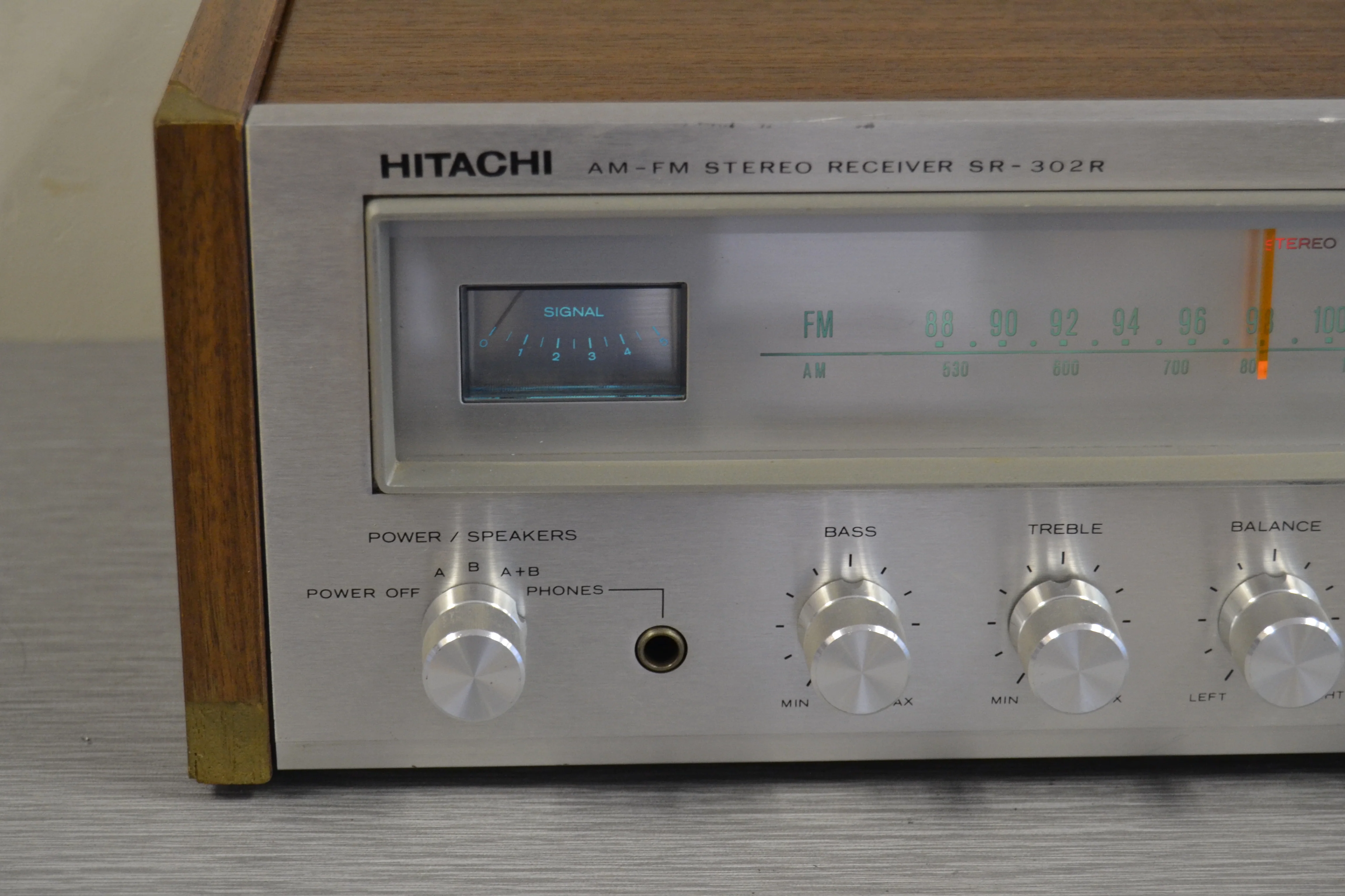 Hitachi SR-302 Stereo Receiver * 15W RMS * 1975 - Image 2