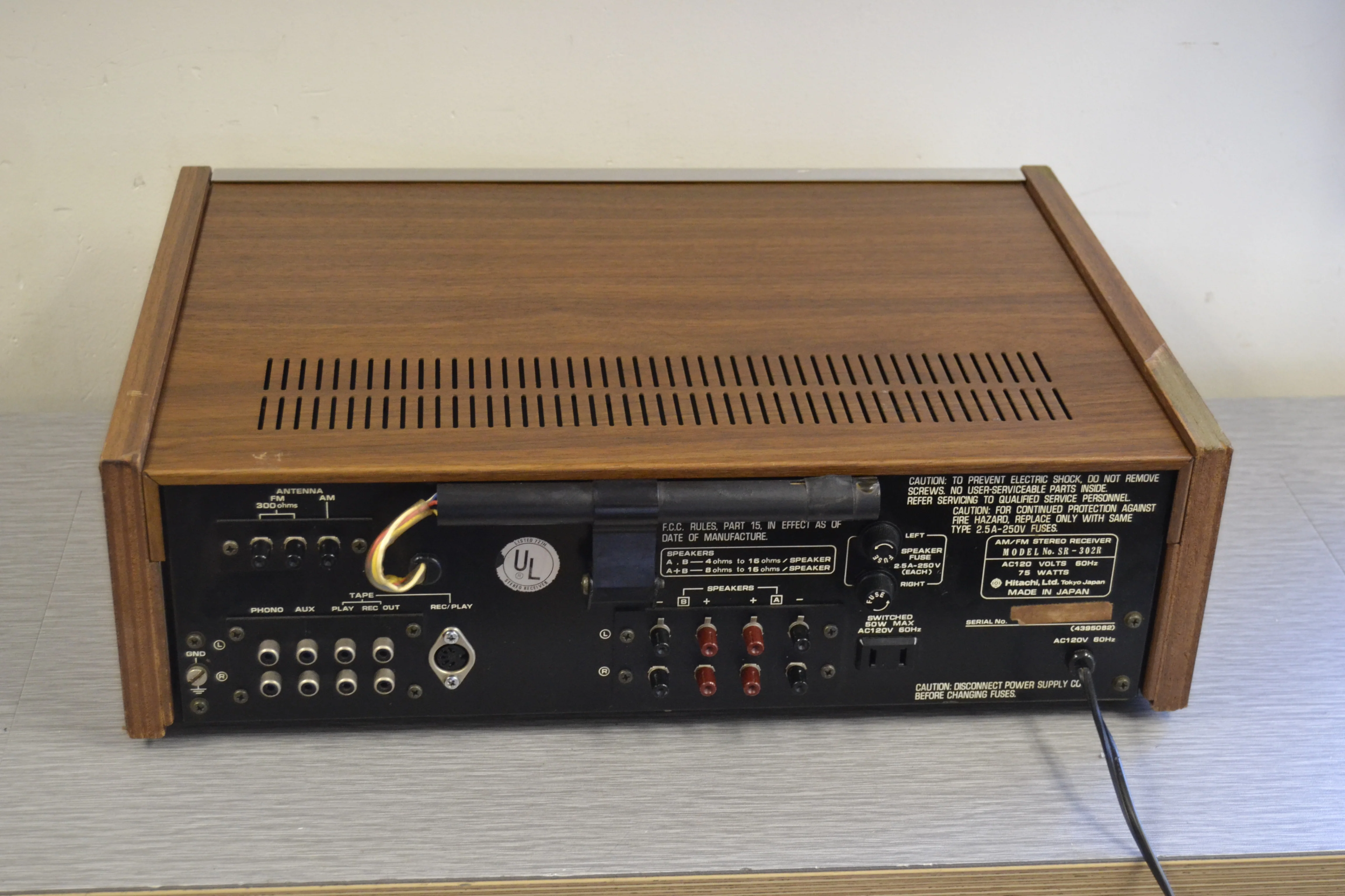 Hitachi SR-302 Stereo Receiver * 15W RMS * 1975 - Image 8
