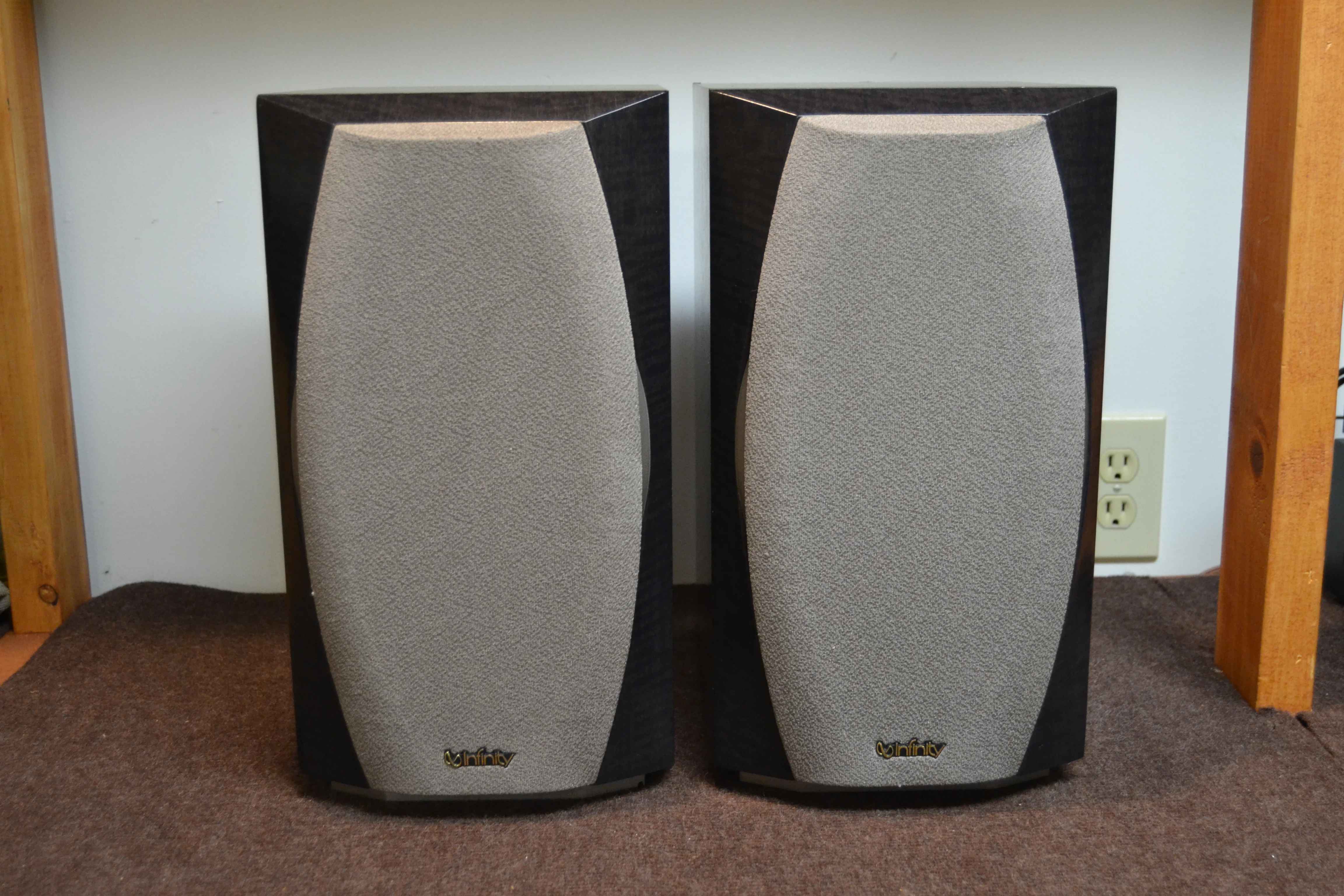 Infinity Interlude IL10 Bookshelf Speakers