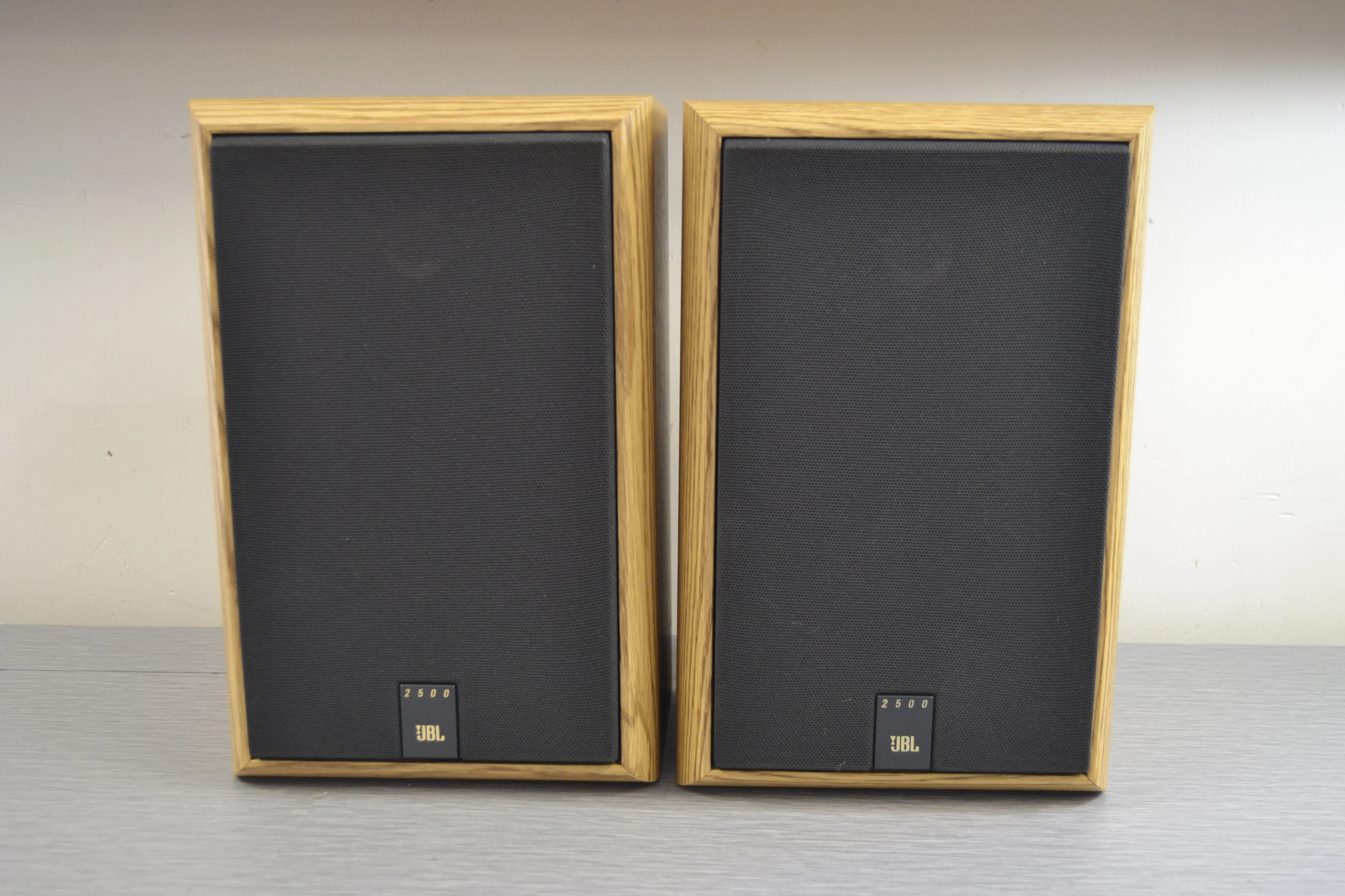 JBL 2500 Bookshelf Speakers