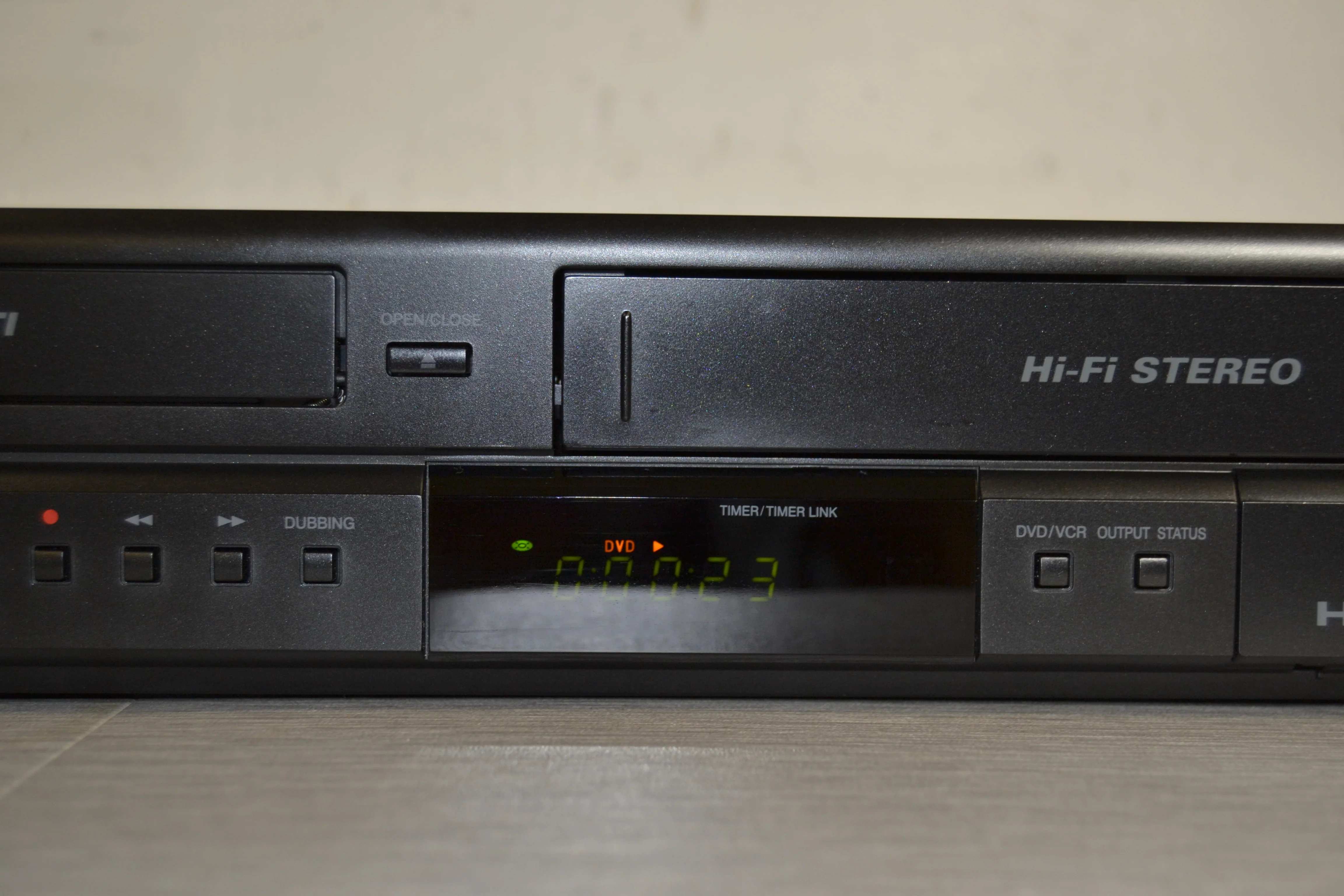 JVC DR-MV80 Combination DVD Recorder and VHS Video Cassette - Image 3