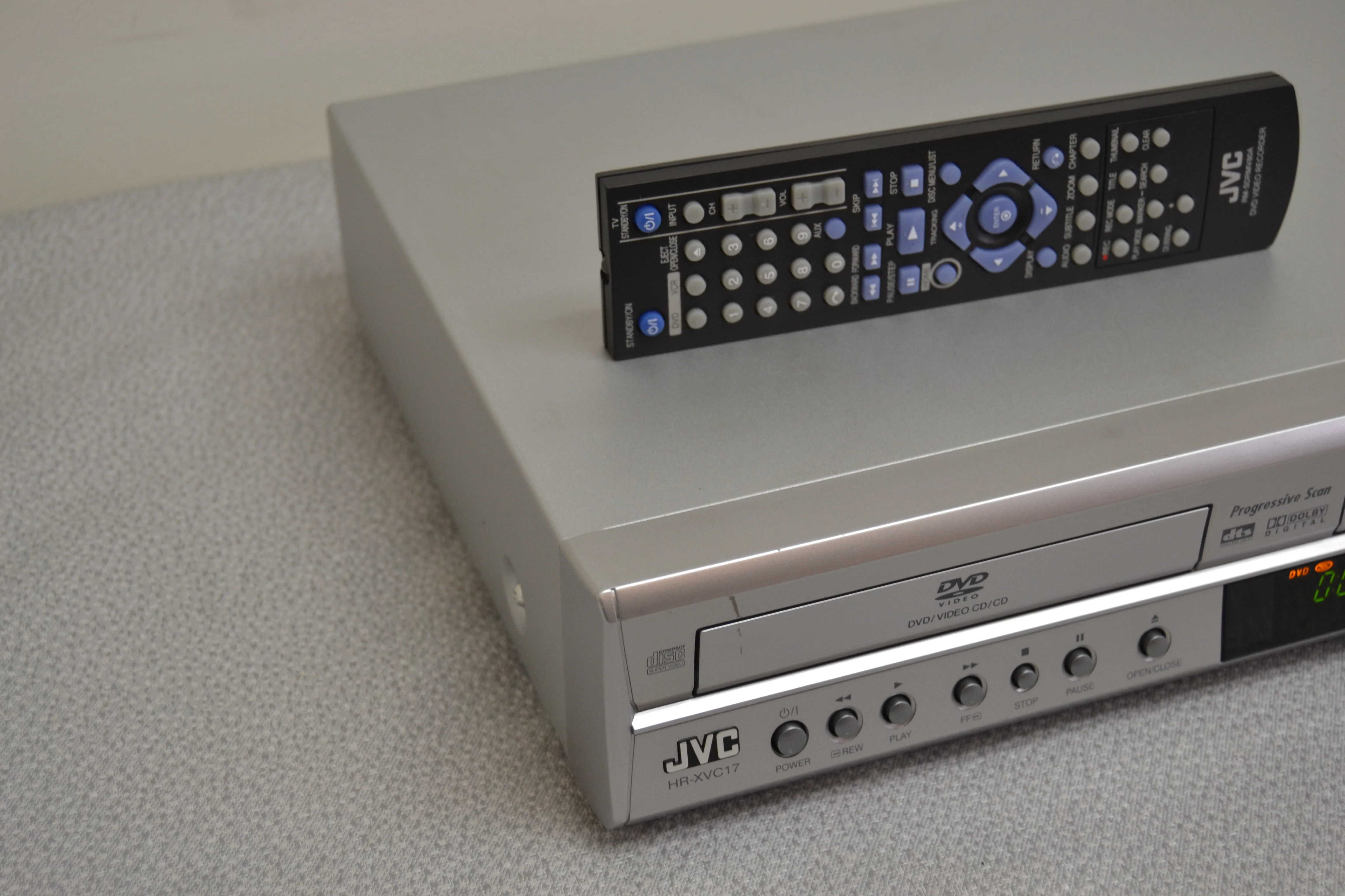 JVC HR-XVC17SU DVD/VHS Combo Player * Remote - Image 10