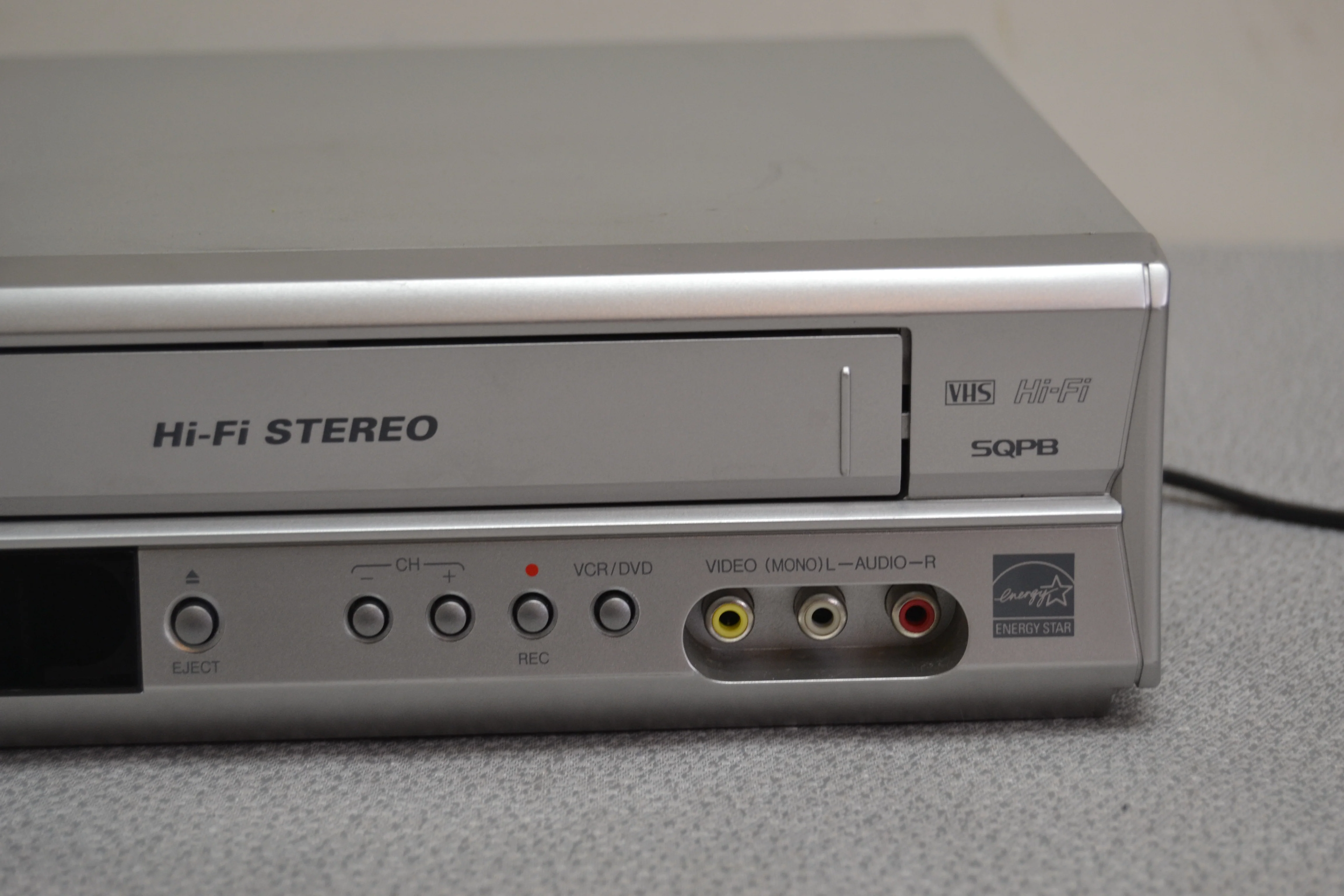JVC HR-XVC17SU DVD/VHS Combo Player * Remote - Image 6