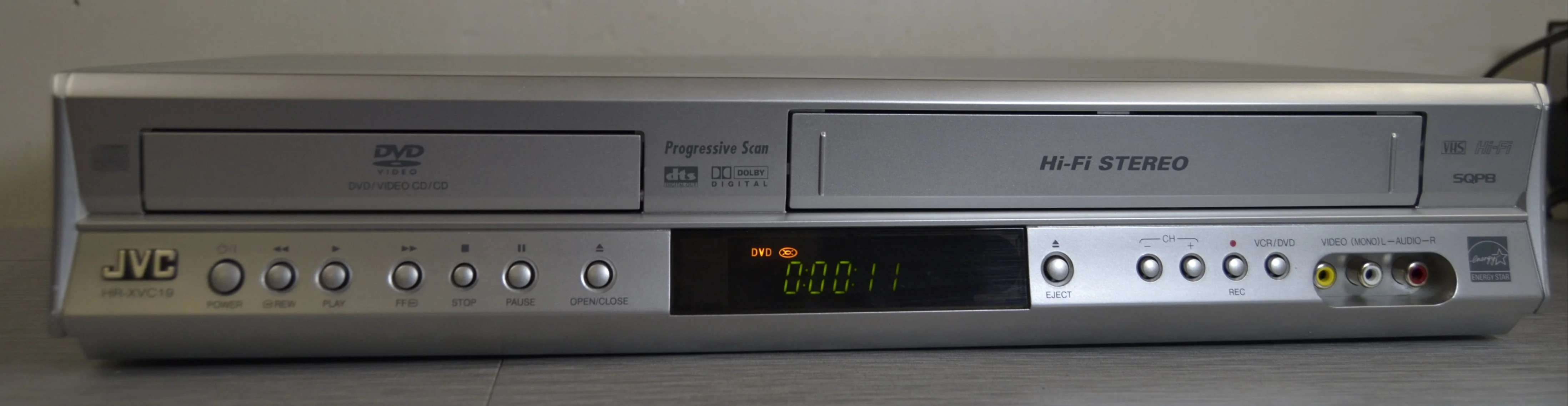 JVC HR-XVC39 Combination DVD/CD Player And Hi-Fi VHS Video Cassette
