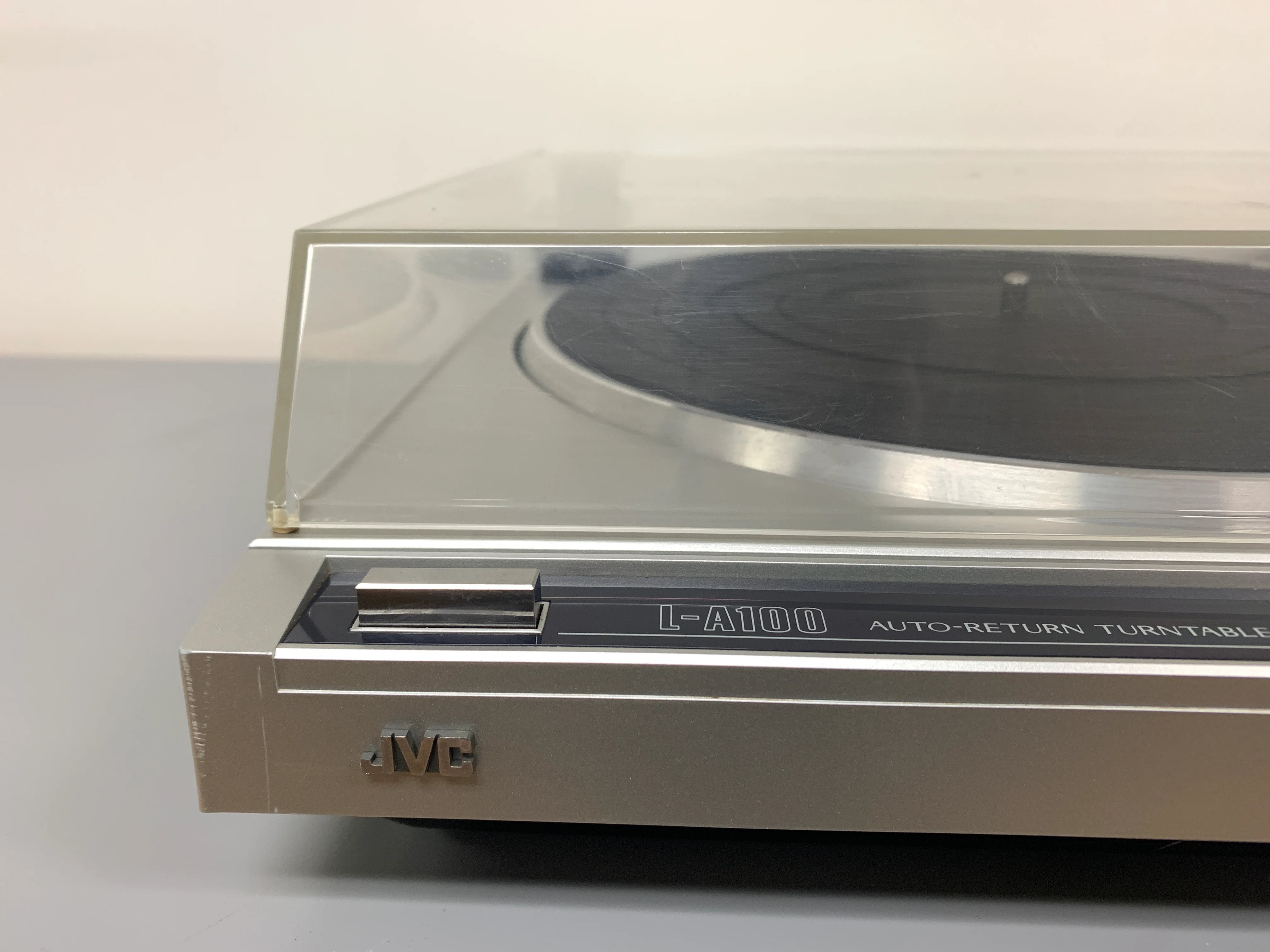 JVC L-A100 Turntable - Image 2