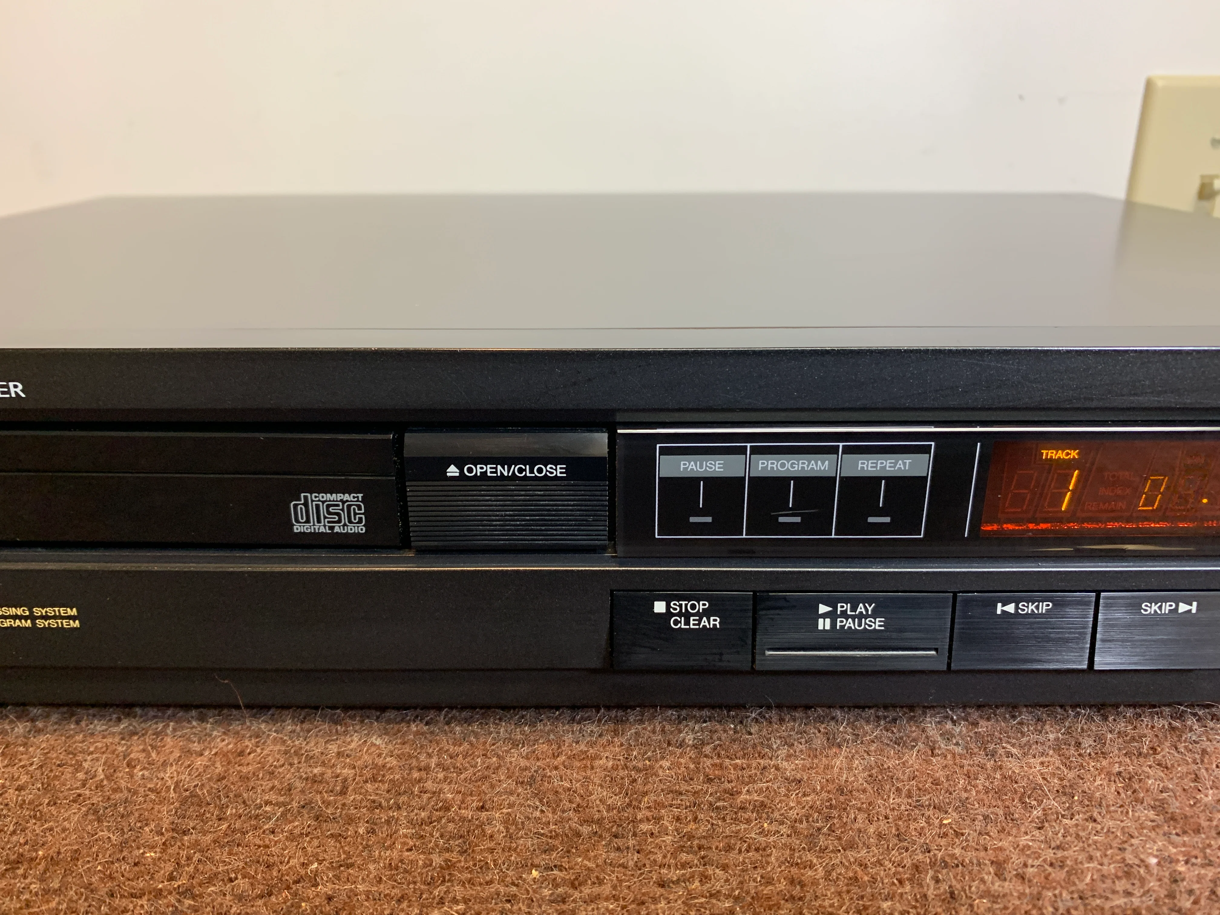 JVC XL-V200 Single Compact Disc Player - Image 3
