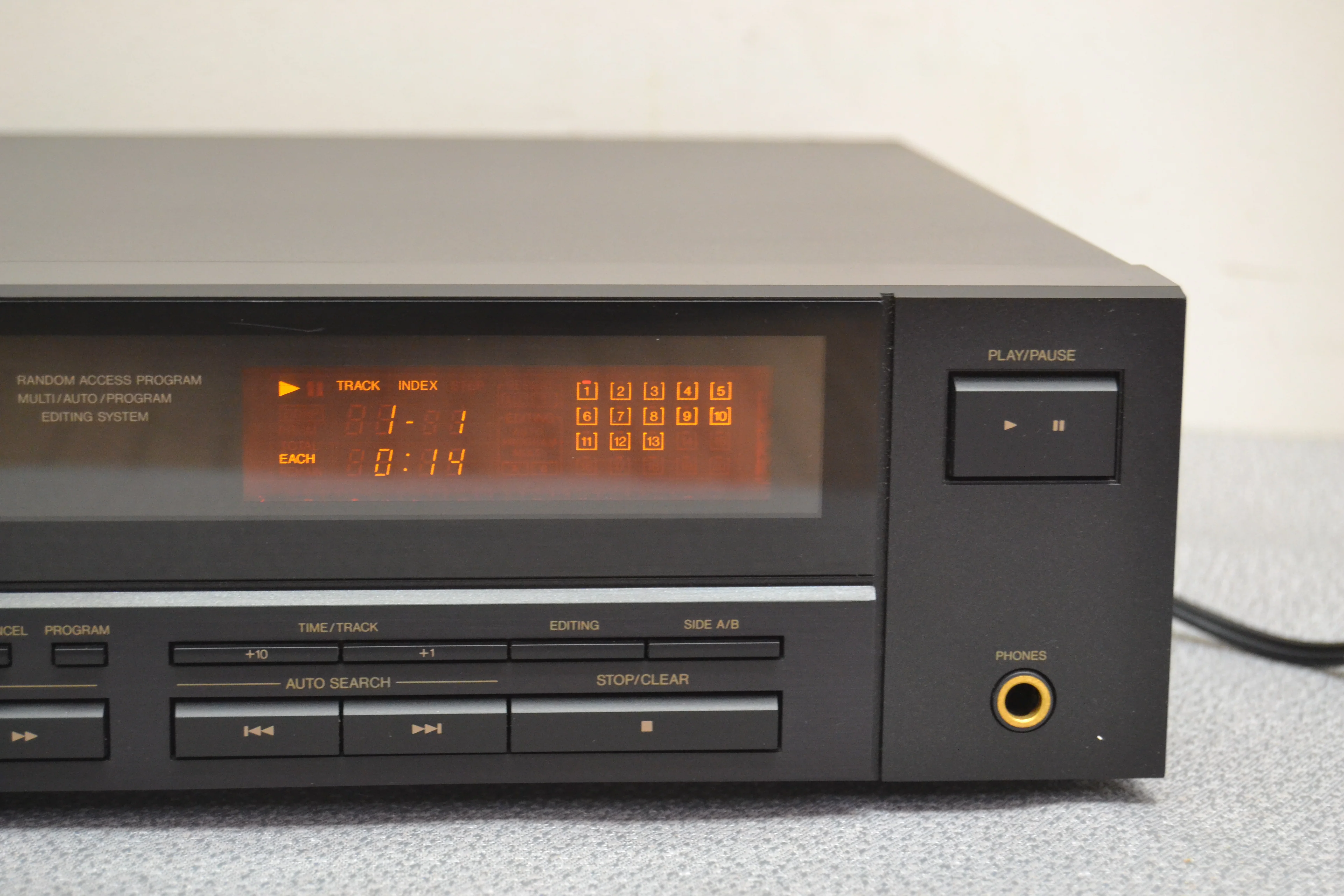 JVC XL-V211 Single CD Player * 1989 - Image 4
