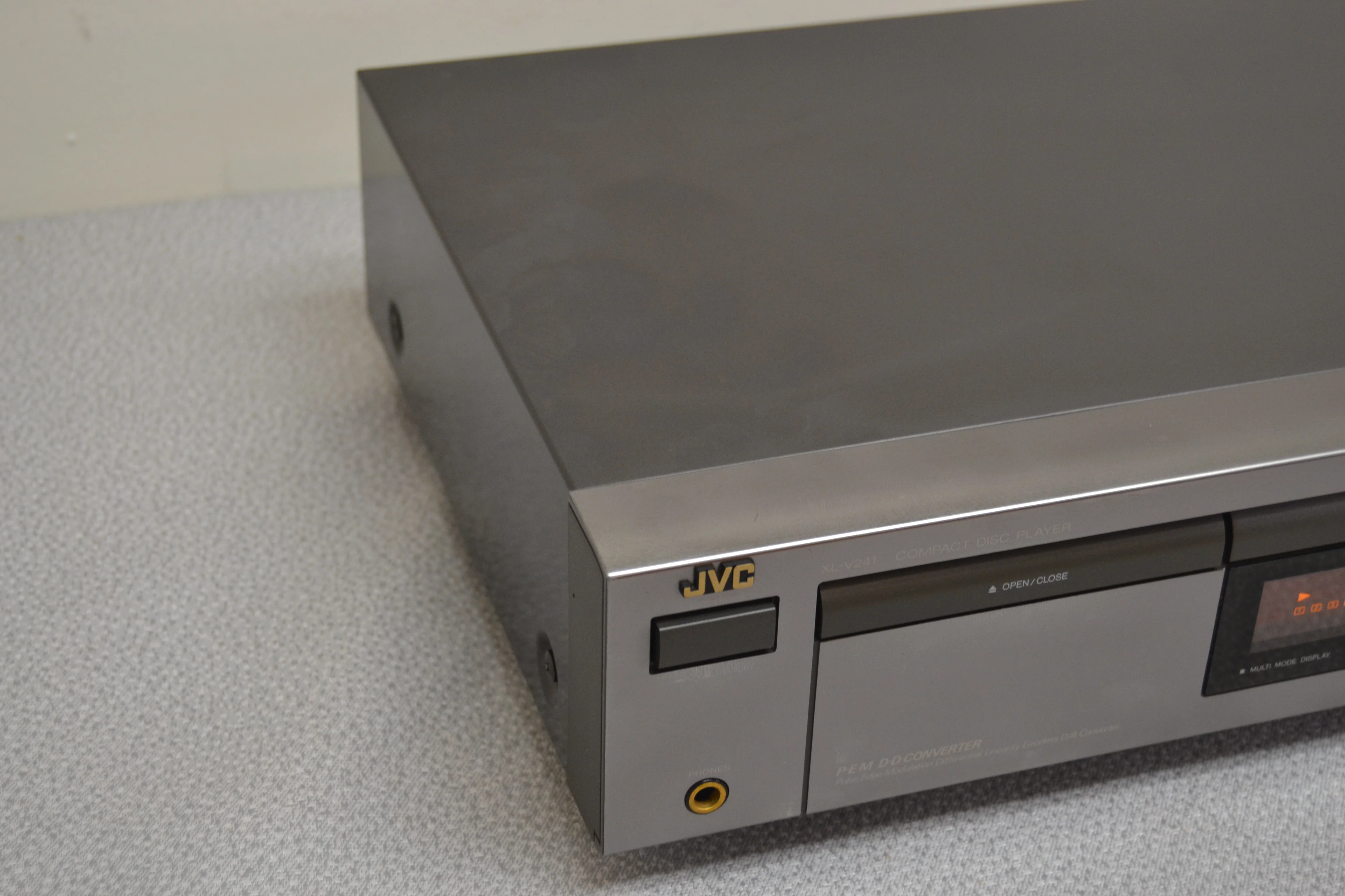 JVC XL-V241 Single CD Player * No remote - Image 8