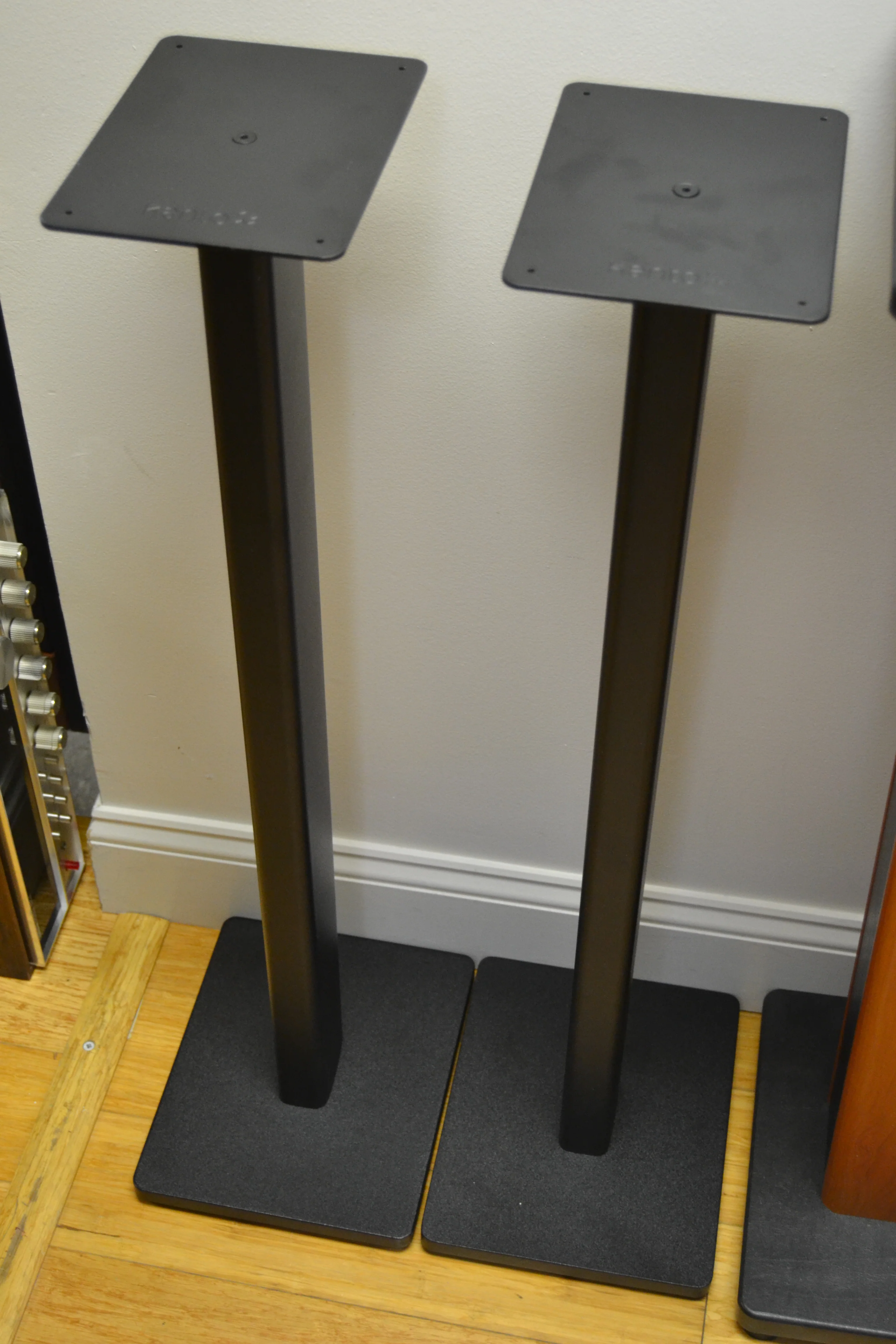 Kanto Speaker Stands Metal 34" Tall