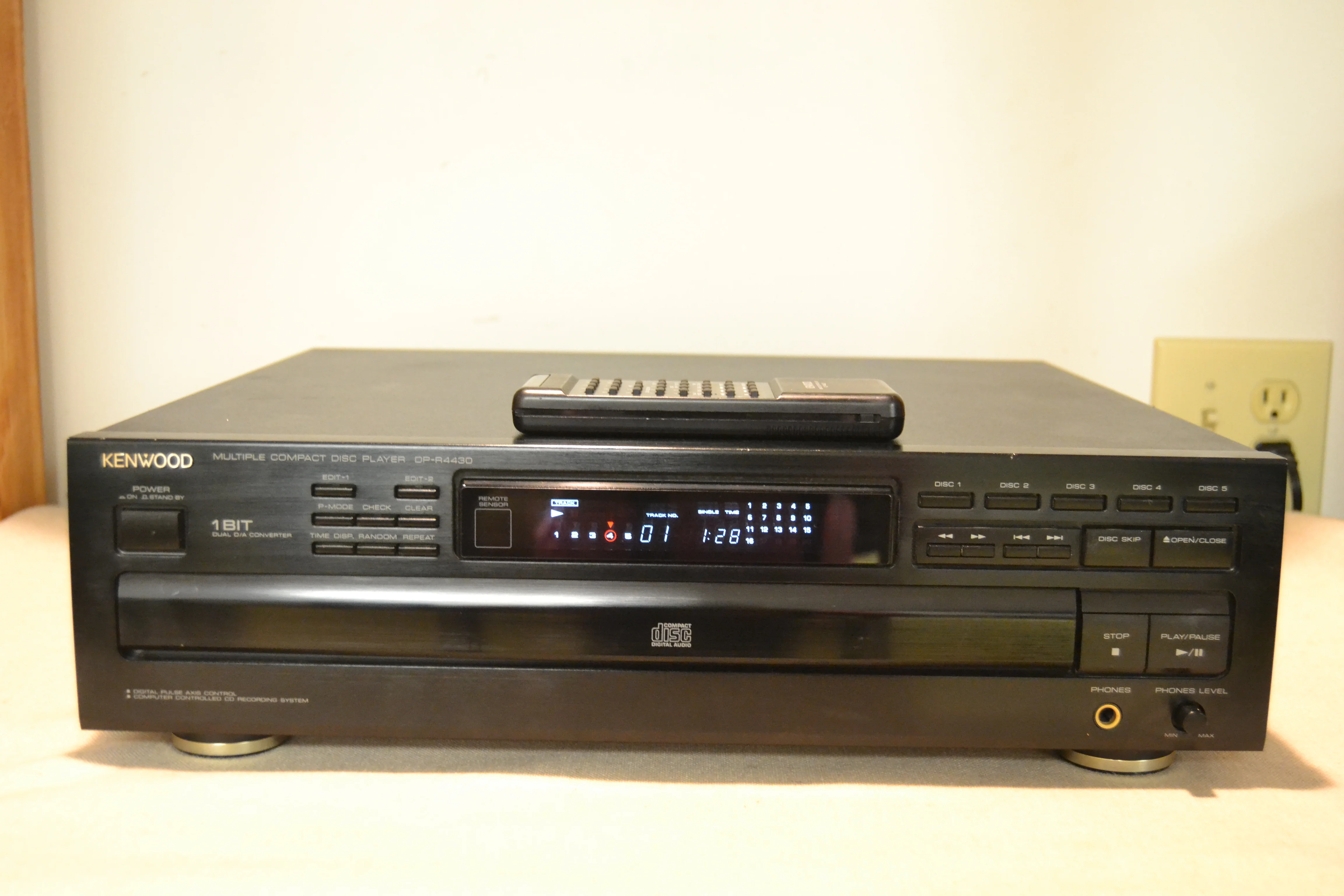 Kenwood DP-R4430 5-Disc Carousel CD Changer (1991) * Remote