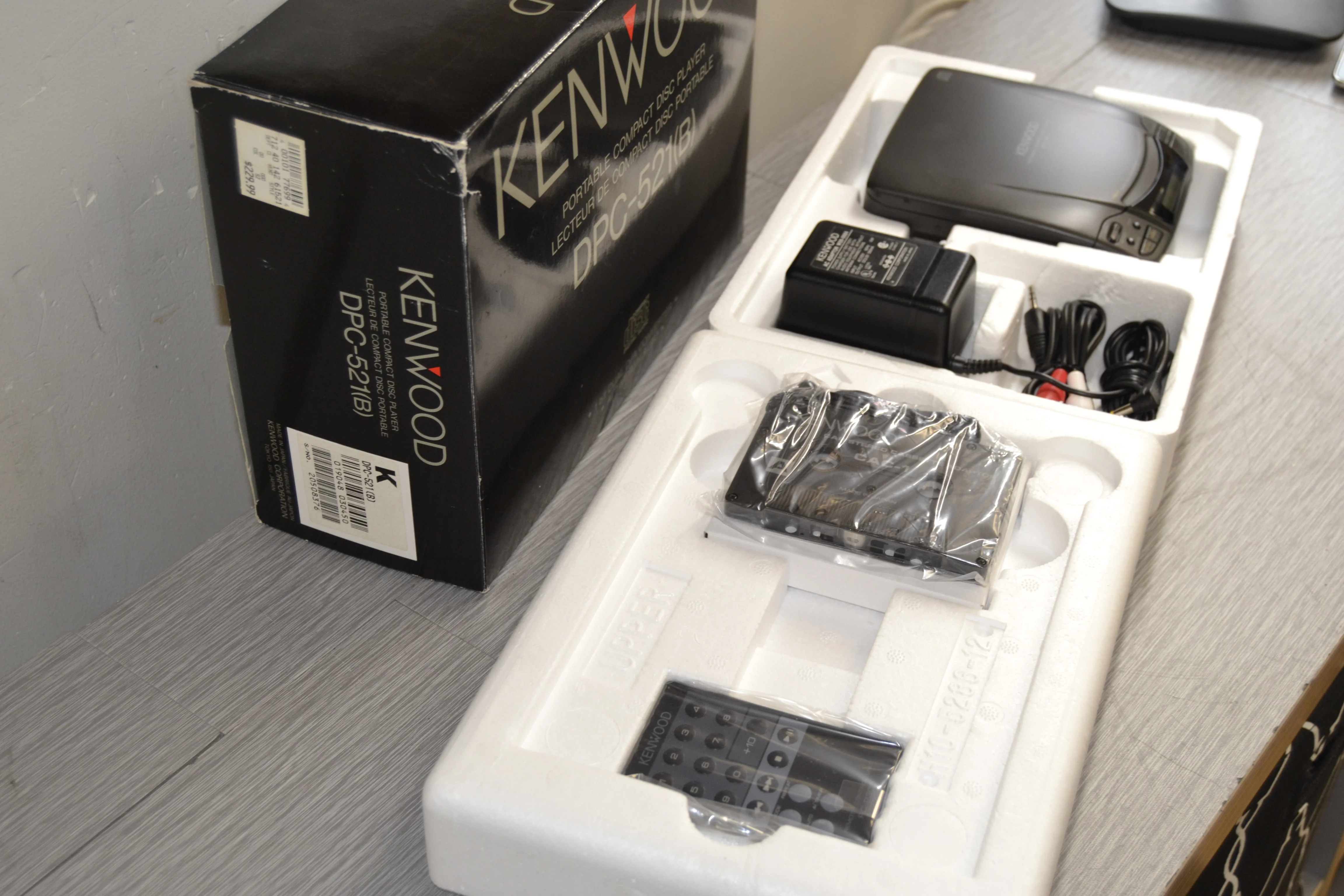 Kenwood DPC-521 Portable CD Player * Remote * Box * Accessories - Image 5