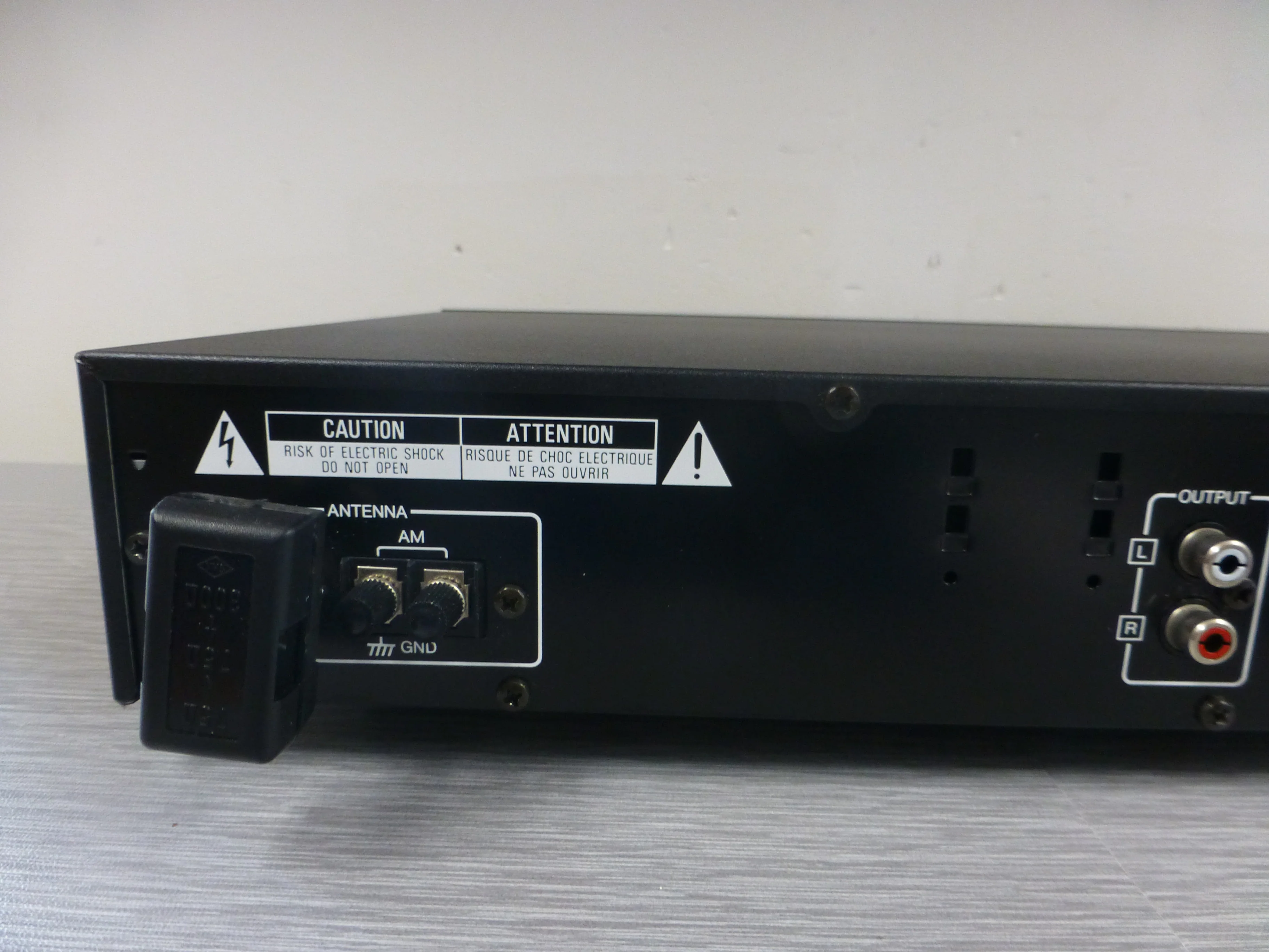 Kenwood KT-880D Stereo Tuner - Image 10