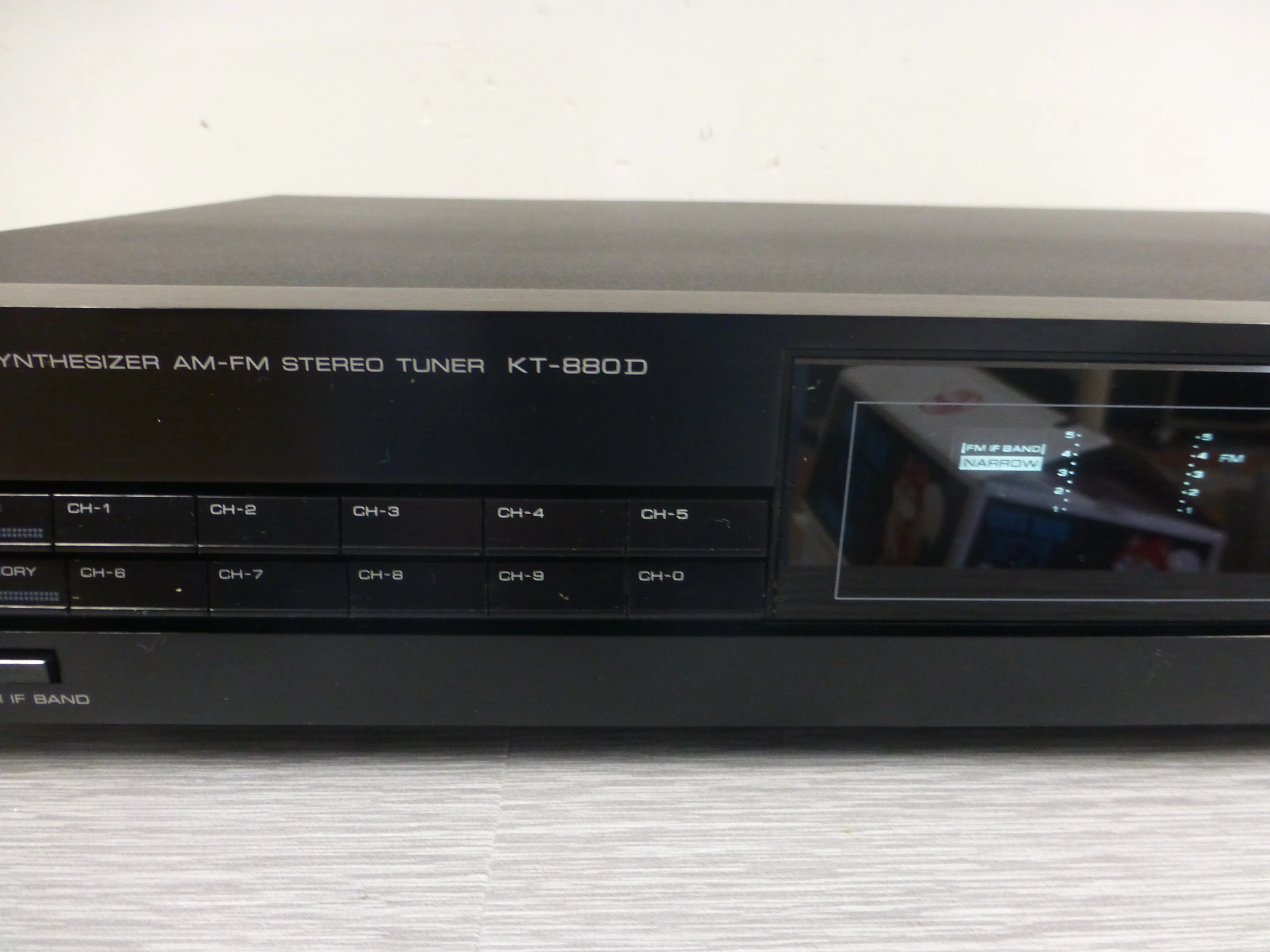 Kenwood KT-880D Stereo Tuner - Image 3