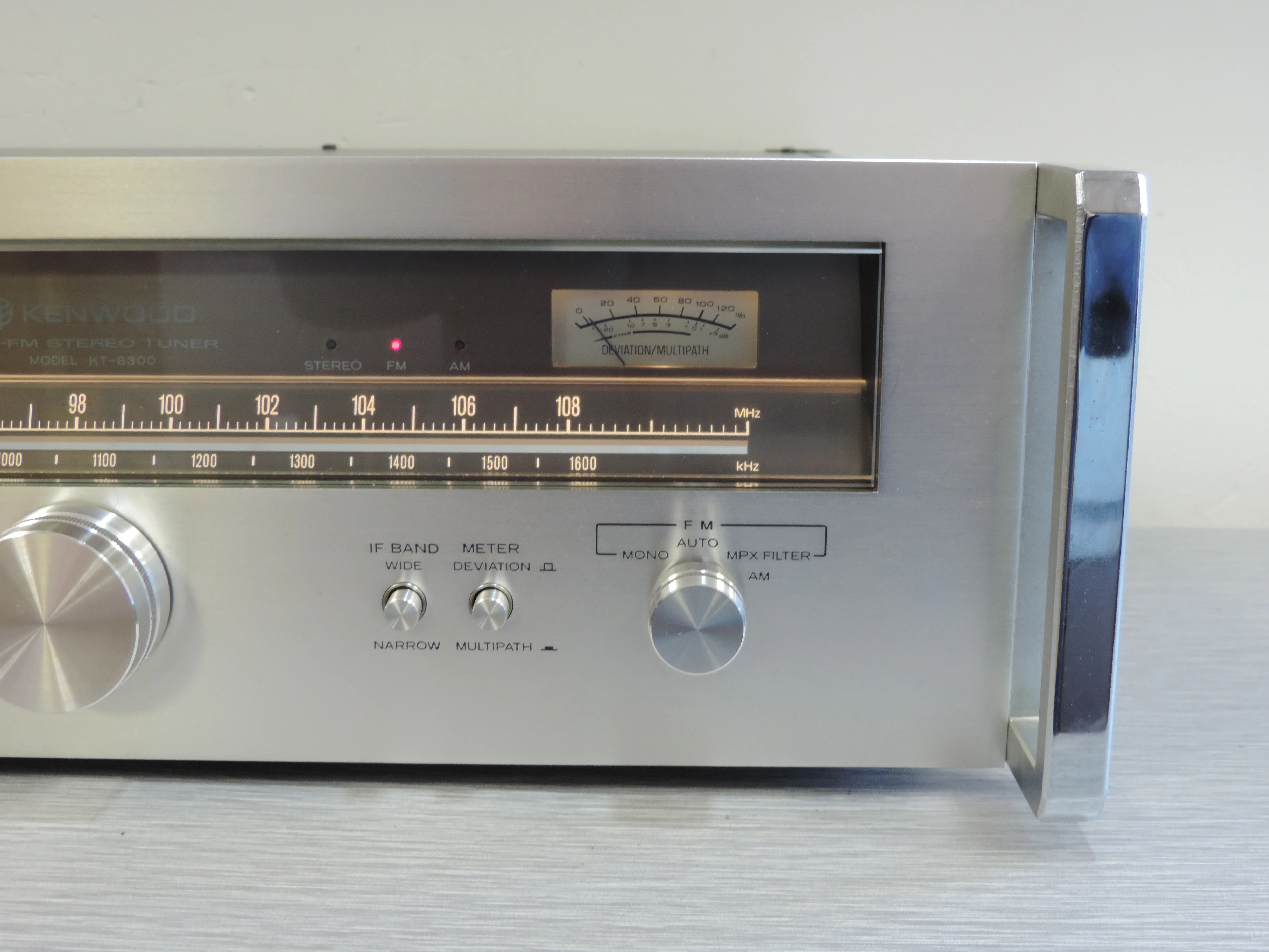 Kenwood KT-8300 Stereo Tuner with rack handles - Image 4