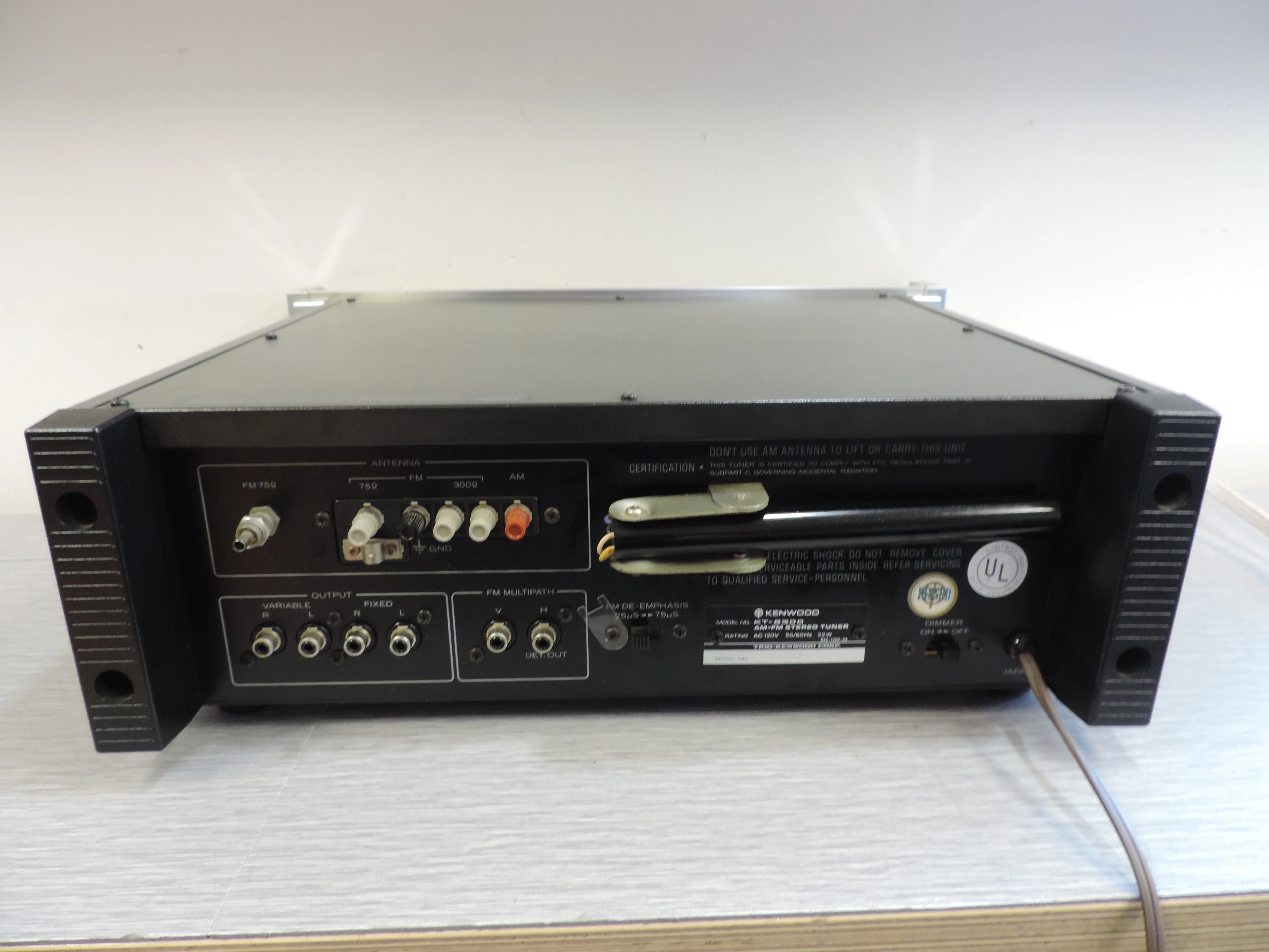 Kenwood KT-8300 Stereo Tuner with rack handles - Image 9