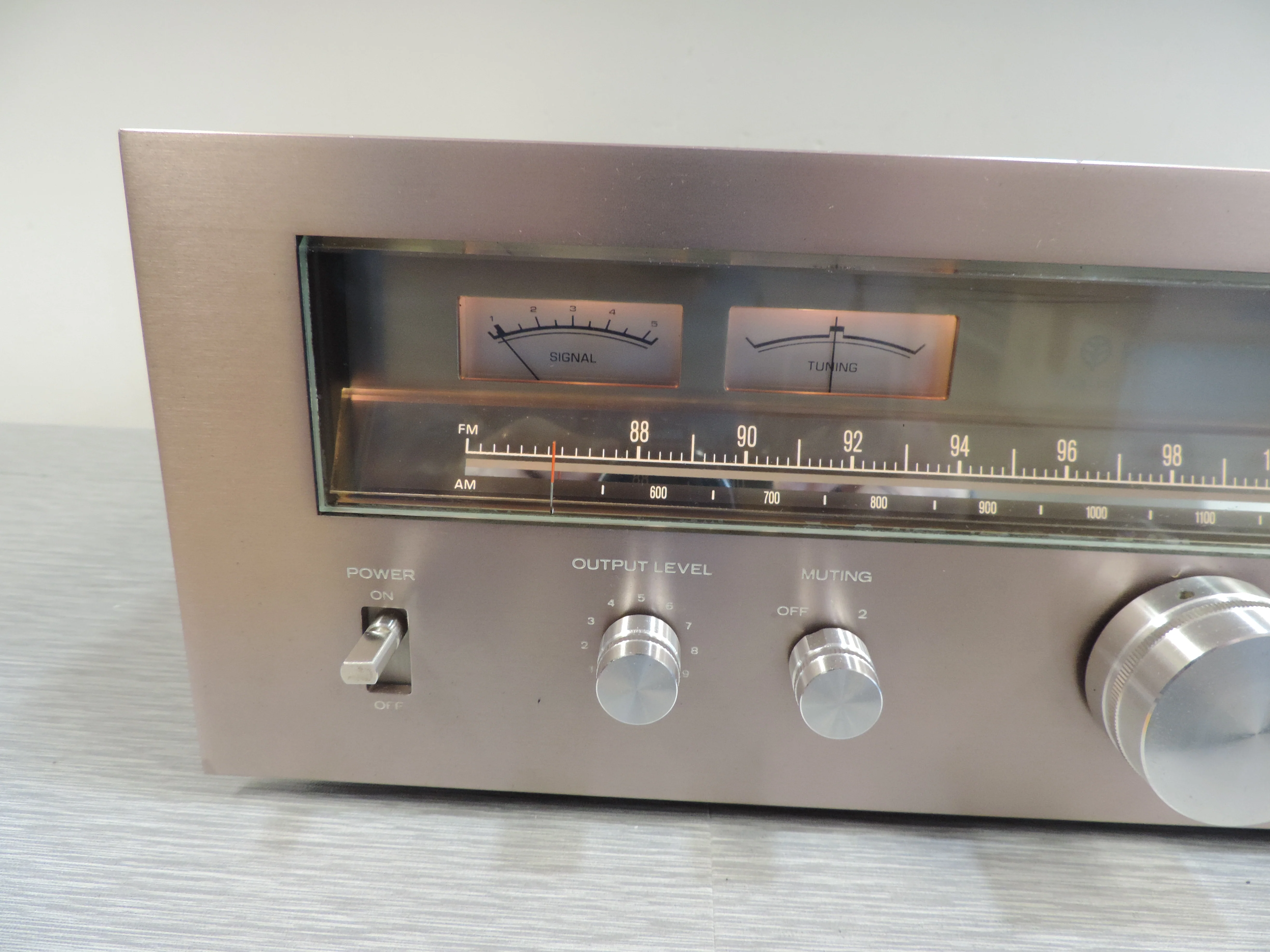 Kenwood KT-9900 Stereo Tuner - 1976 - Rare Bronze Version - Image 2