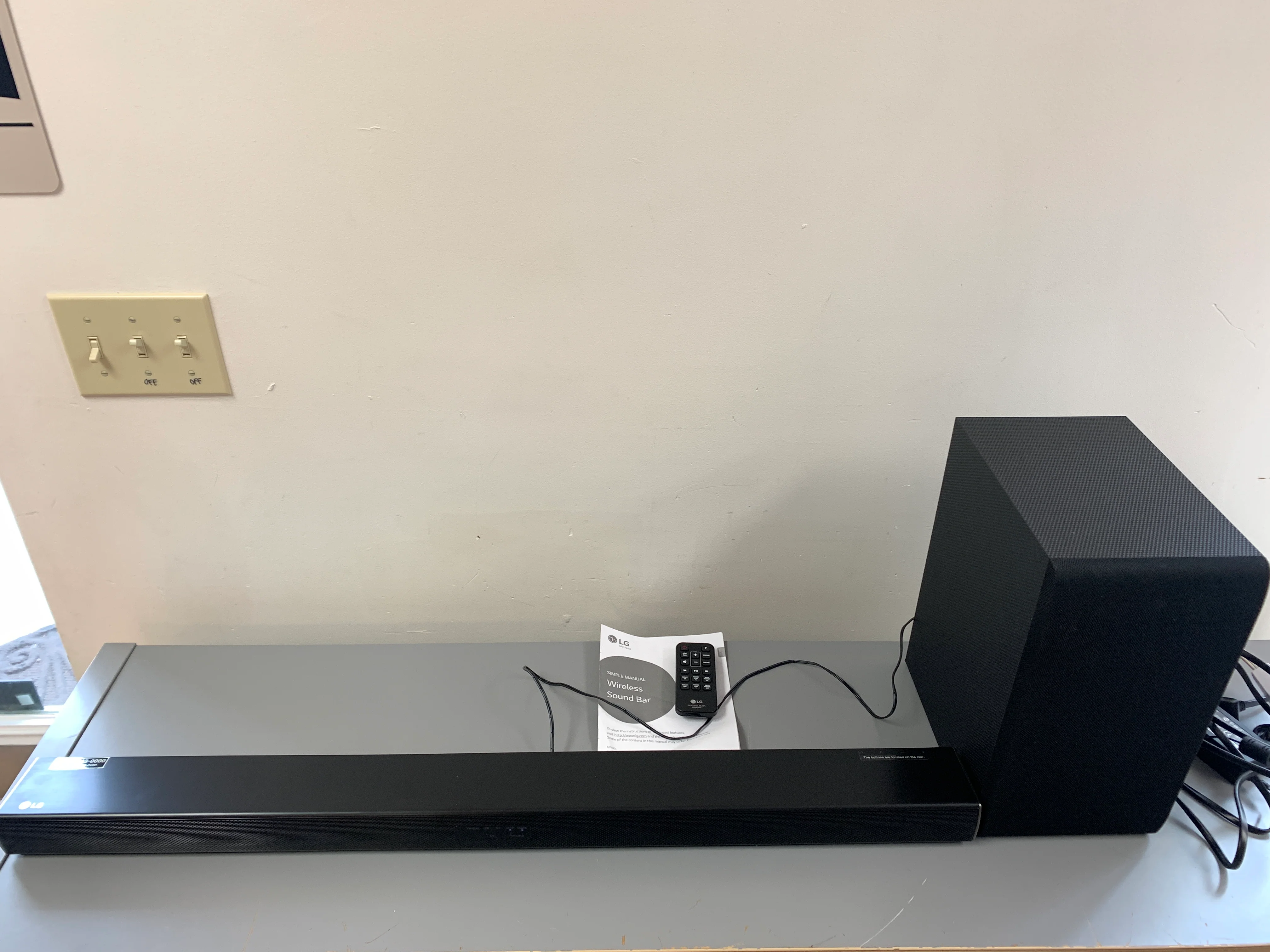 LG SHC4 Sound Bar * Wireless Subwoofer * Remote * Manual