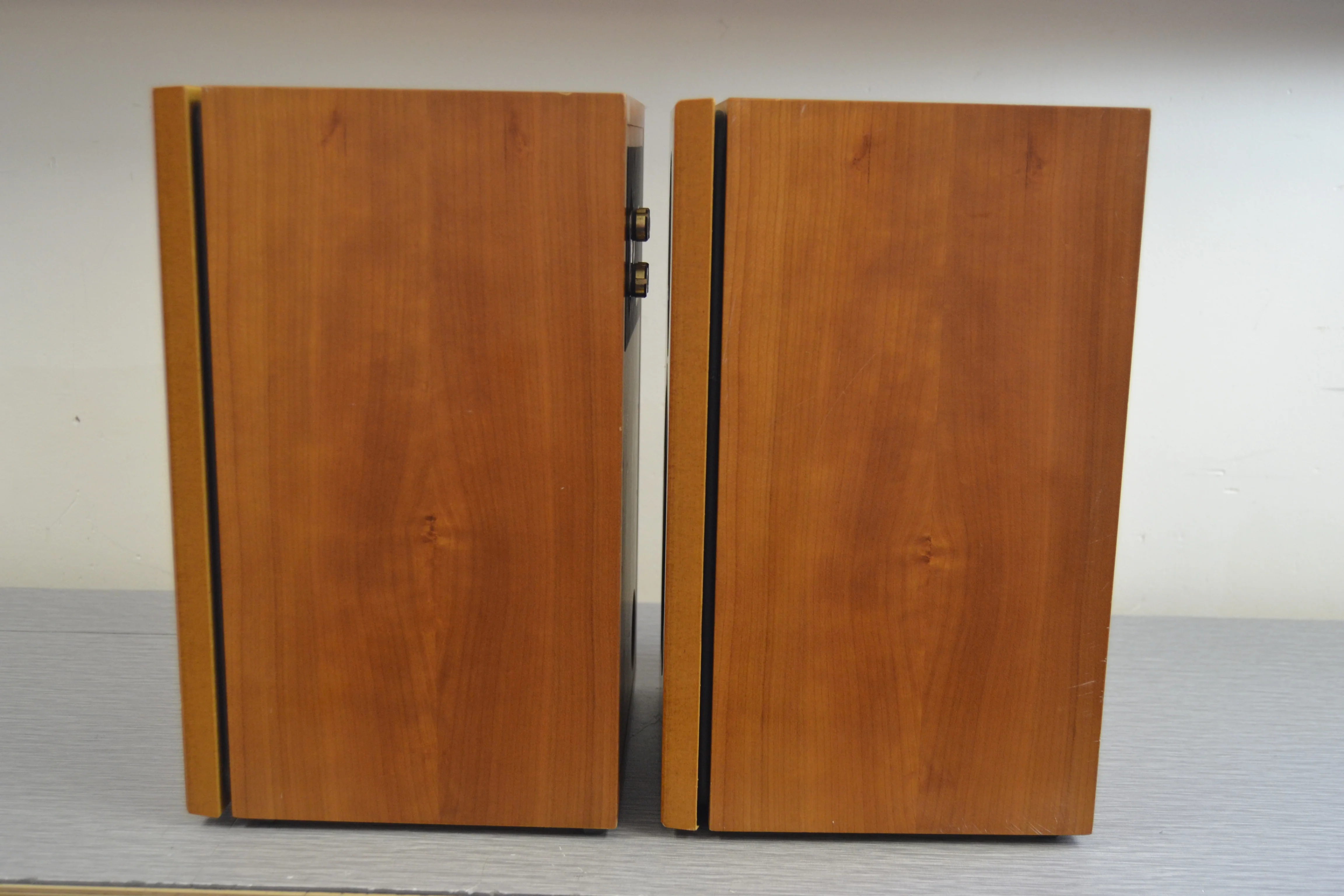 Linn Tukan Bookshelf Speakers - Image 2