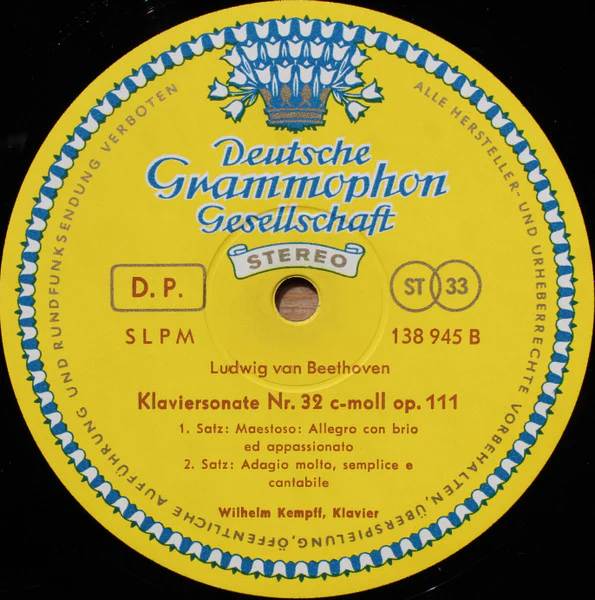 Ludwig Van Beethoven, Wilhelm Kempff - Klaviersonate Nr. 31 As-dur Op. 110, Klaviersonate Nr. 32 C-moll Op. 111 (LP, Album, Red) (Near Mint (NM or M-)) - Image 4