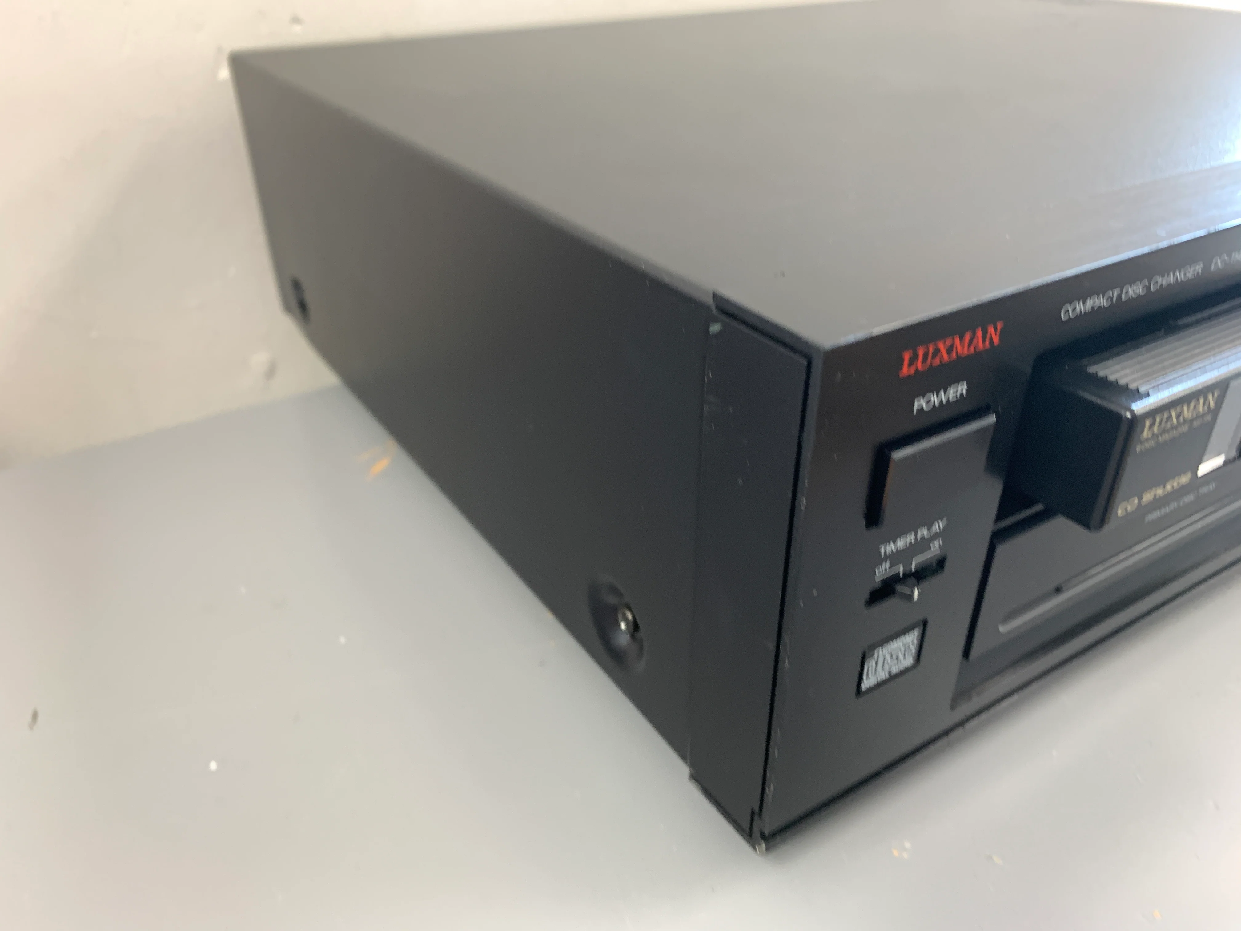 Luxman DC-114 CD Player * 6 Disc Magazine * Single Slot Player - Image 7