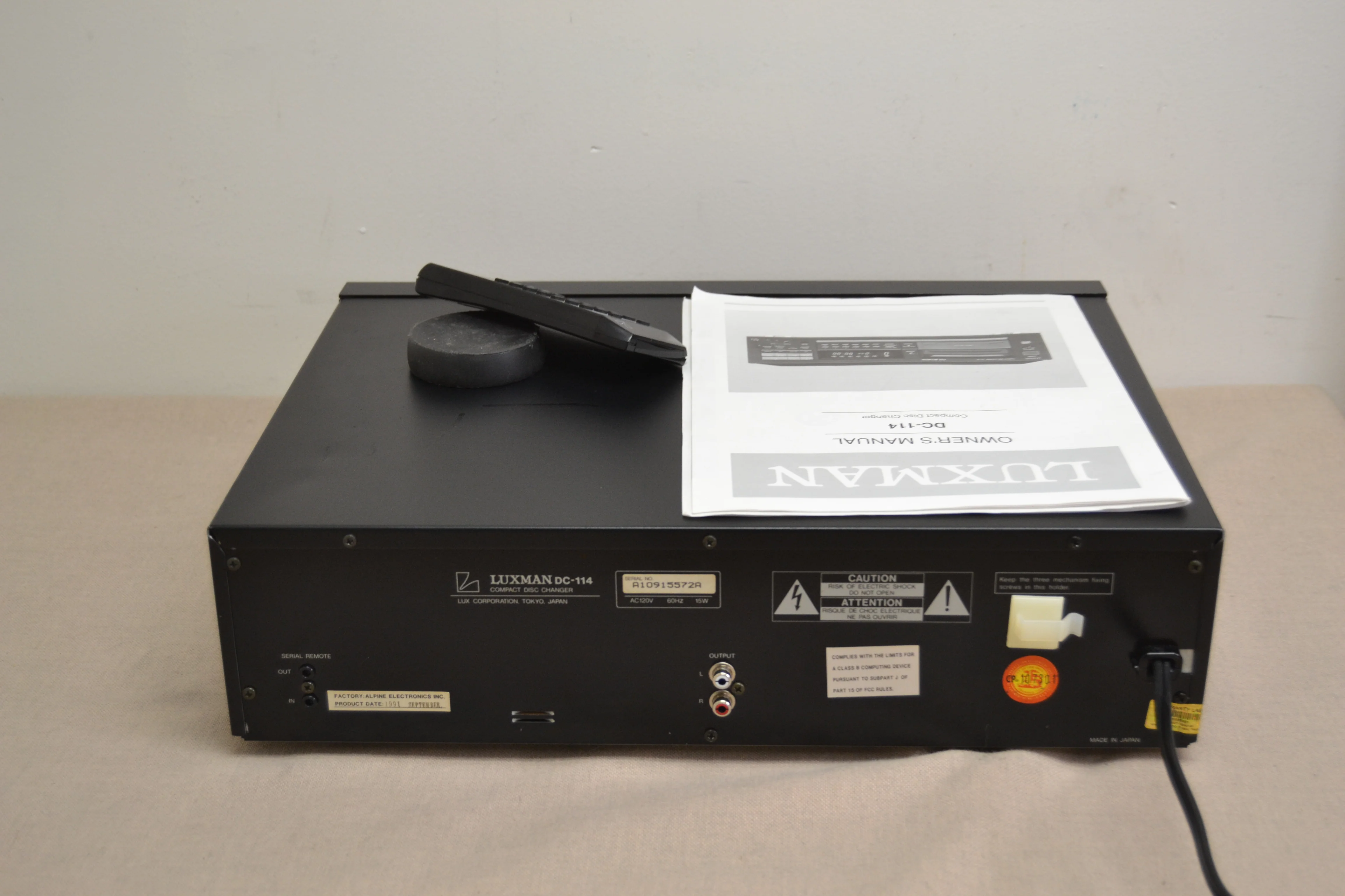 Luxman DC-114 CD Player * 6 Disc Magazine * Single Slot Player * Remote Control * Manual - Image 10