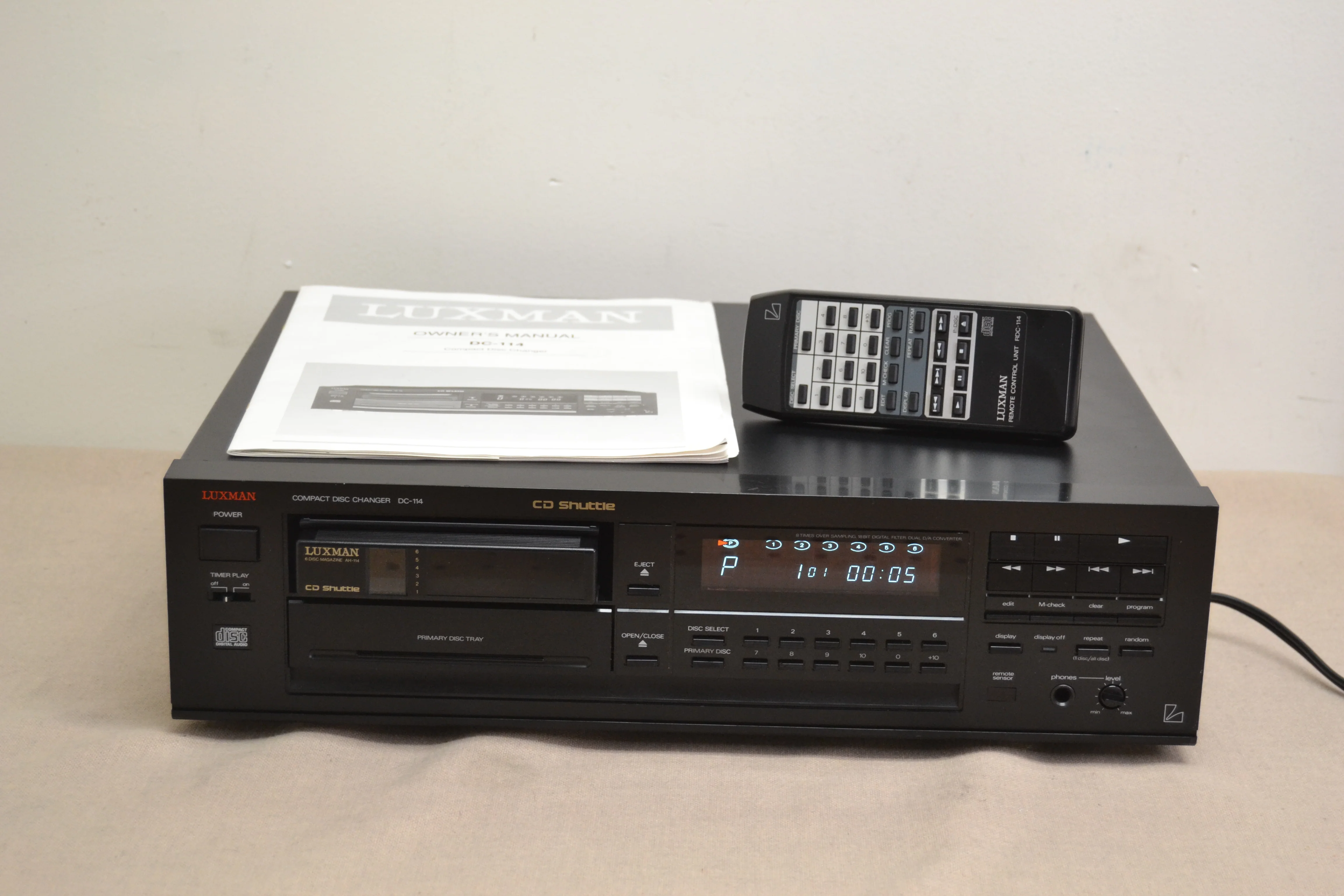 Luxman DC-114 CD Player * 6 Disc Magazine * Single Slot Player * Remote Control * Manual - Image 2